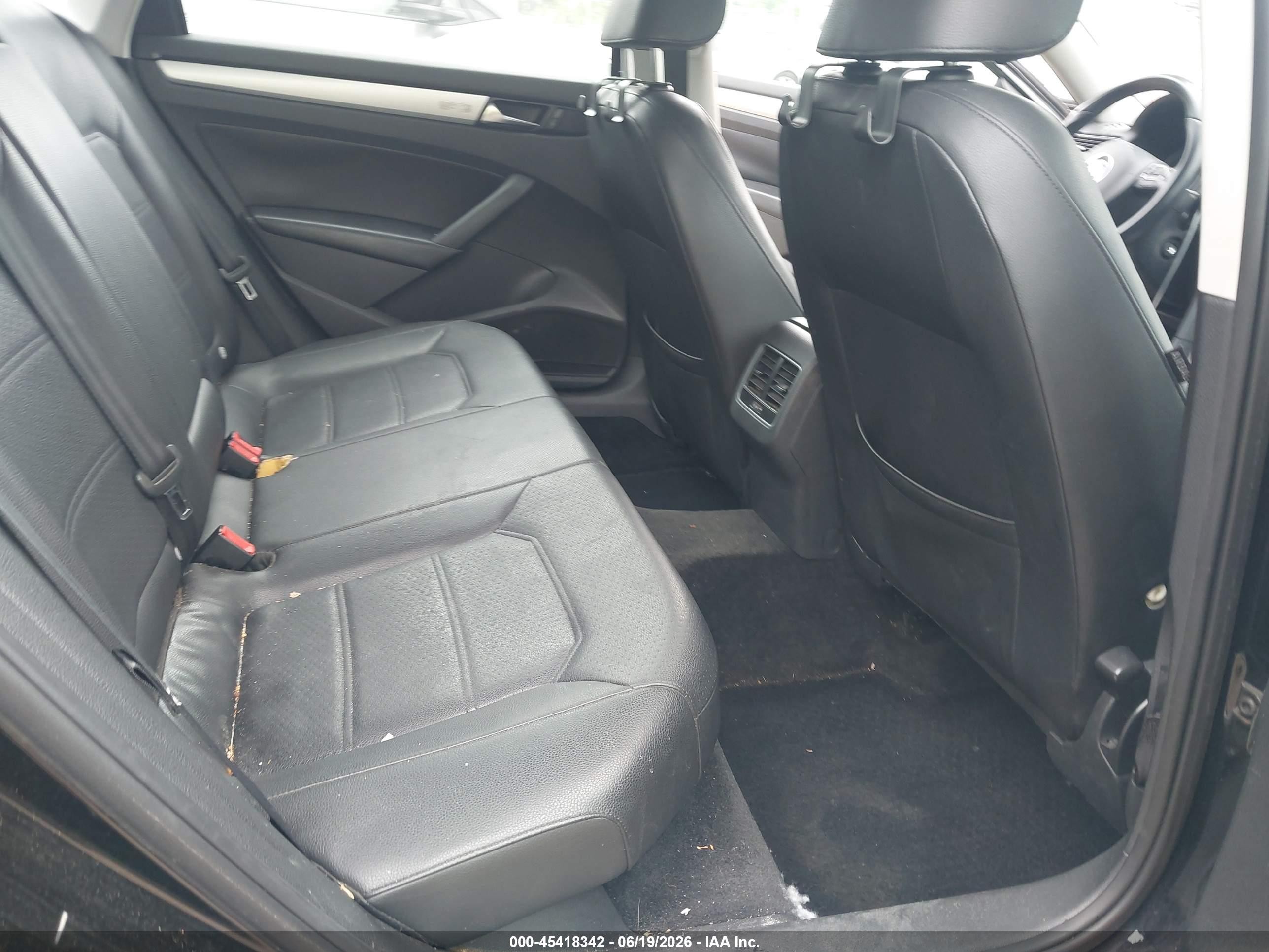 2013 Volkswagen Passat 2.0l Tdi Se Black vin: 1VWBN7A34DC079167