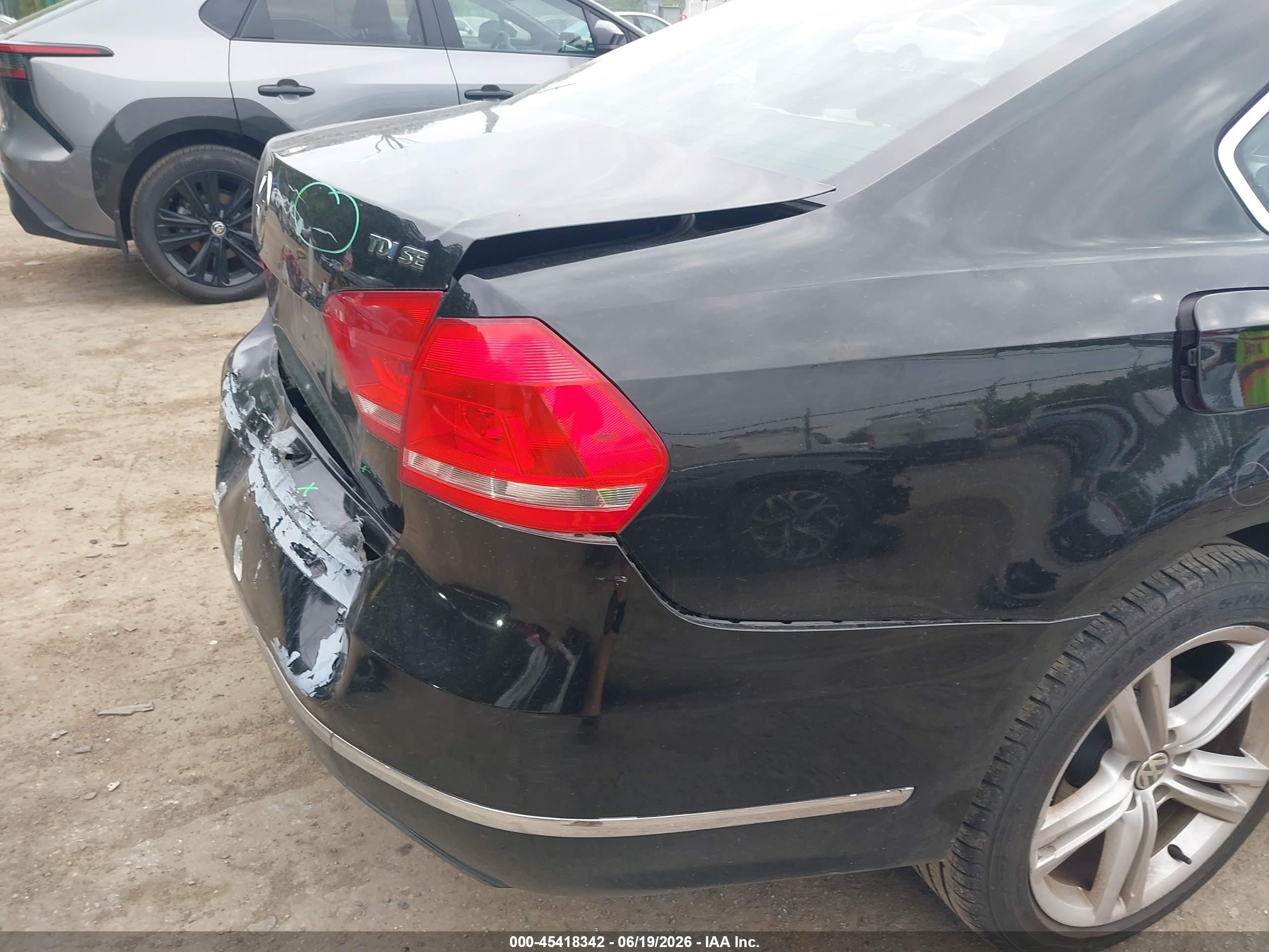 2013 Volkswagen Passat 2.0l Tdi Se Black vin: 1VWBN7A34DC079167