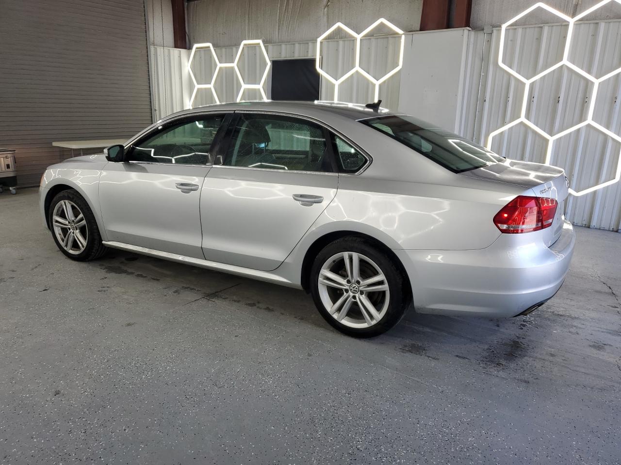 2014 Volkswagen Passat Se Silver vin: 1VWBN7A34EC024462 Damage: Left Qtr Panel, Dent(S) W/ Paint Dmg, 1 To 2 Inches