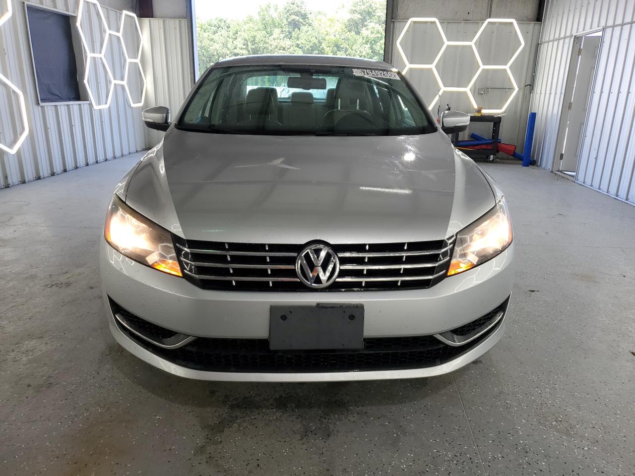 2014 Volkswagen Passat Se Silver vin: 1VWBN7A34EC024462 Damage: Hood, Chipped, 3