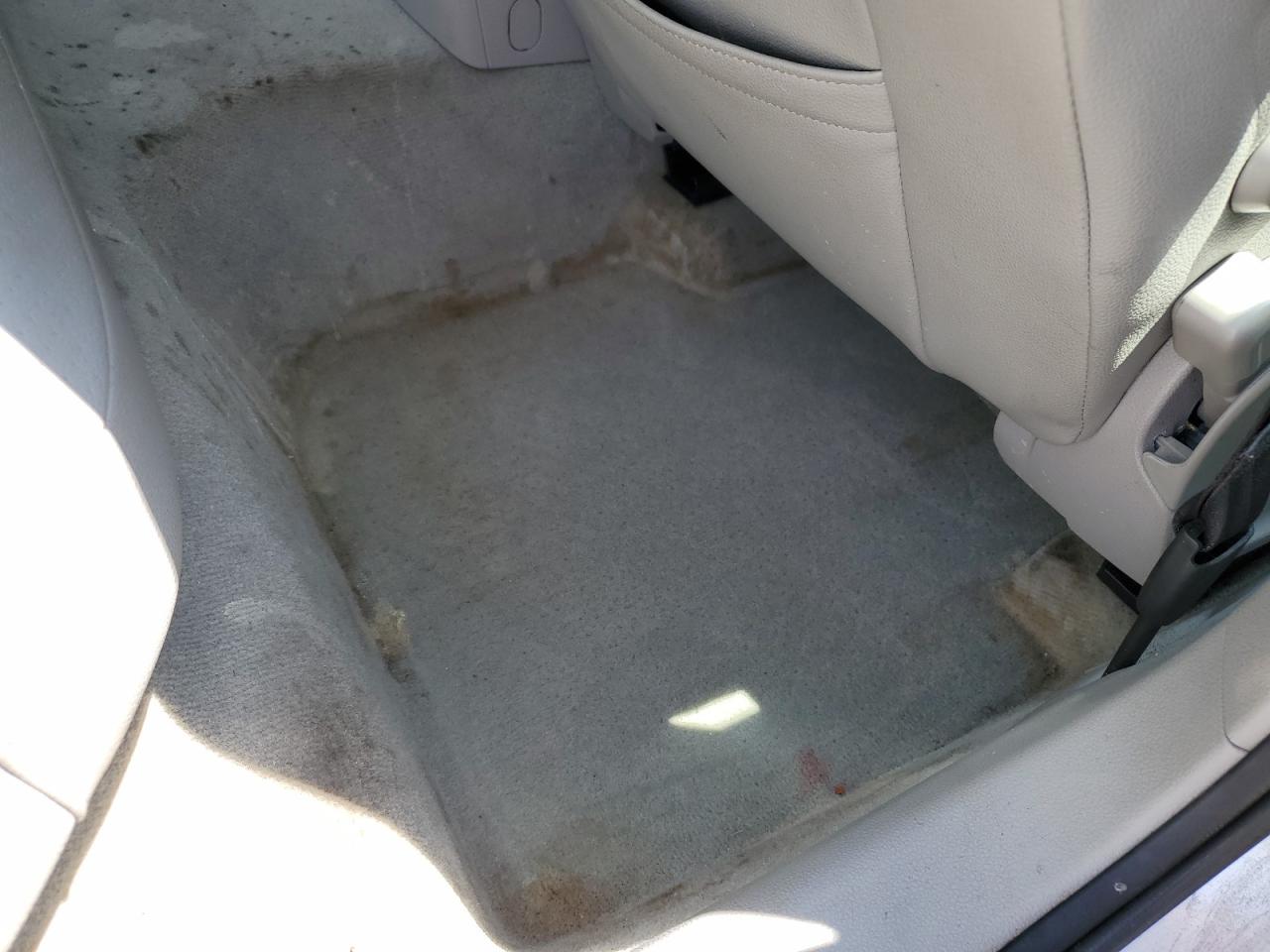 2014 Volkswagen Passat Se Silver vin: 1VWBN7A34EC024462 Damage: Right Rear Carpet, Stained, Permanent