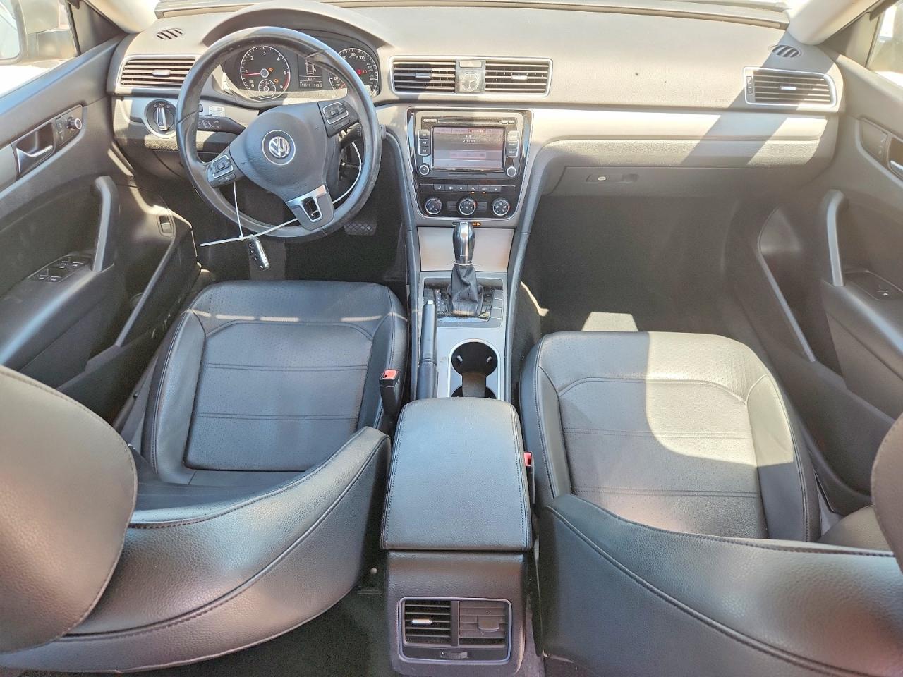 2014 Volkswagen Passat Se Серебряный vin: 1VWBN7A34EC027488