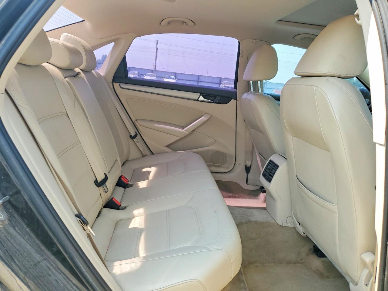 2014 Volkswagen Passat Se Black vin: 1VWBN7A34EC058725