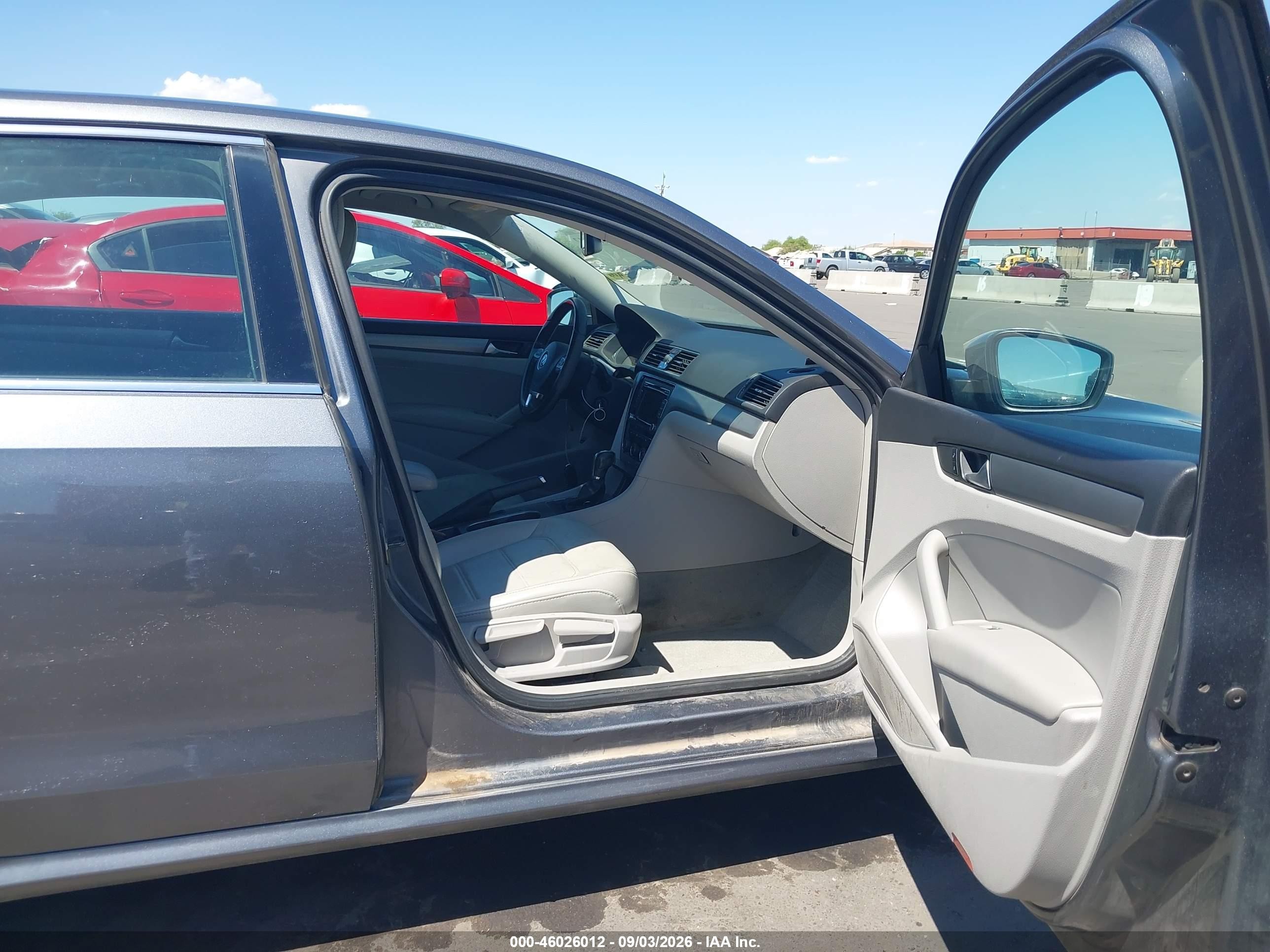 2014 Volkswagen Passat 2.0l Tdi Se Gray vin: 1VWBN7A34EC075573