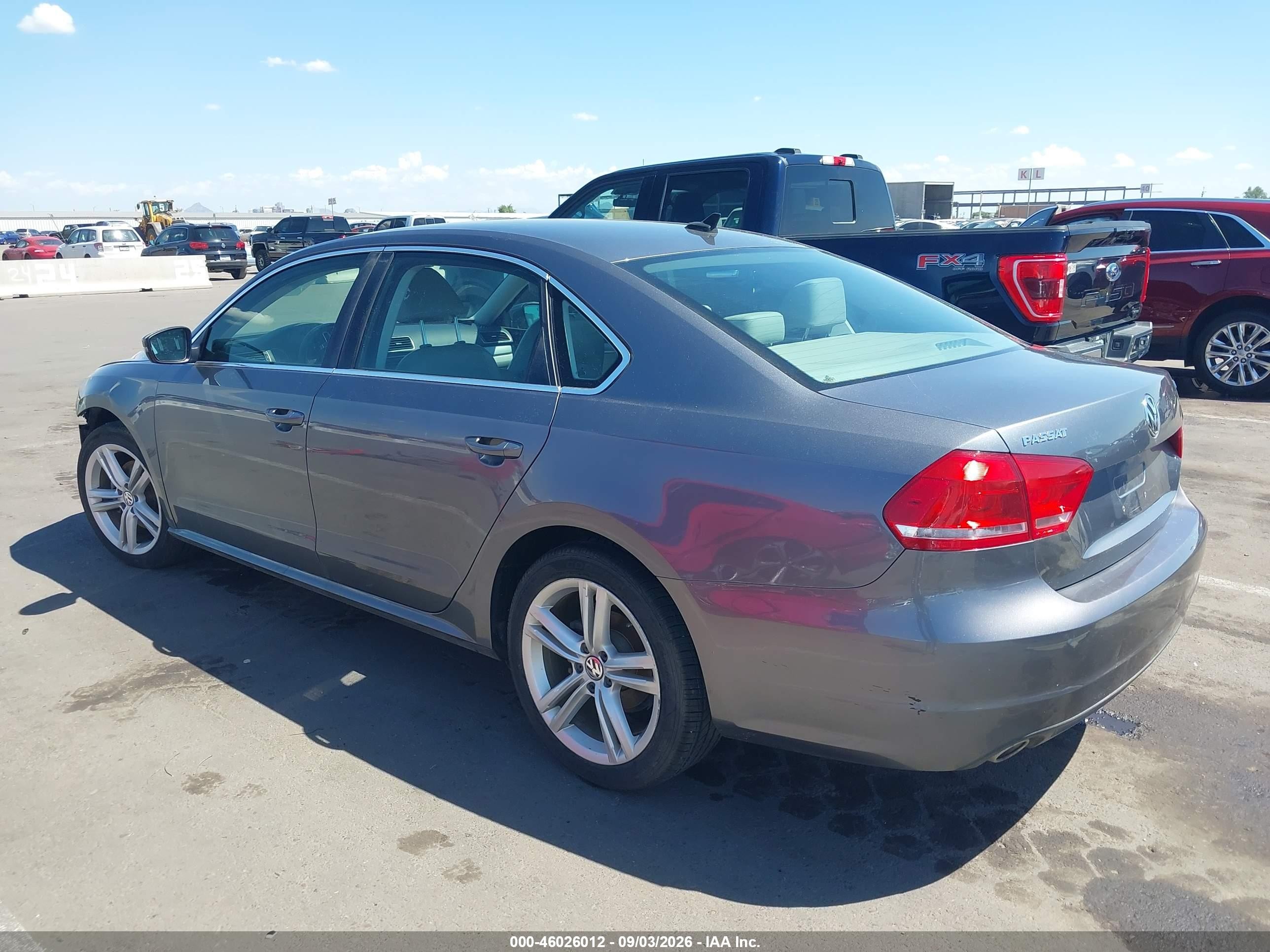 2014 Volkswagen Passat 2.0l Tdi Se Gray vin: 1VWBN7A34EC075573
