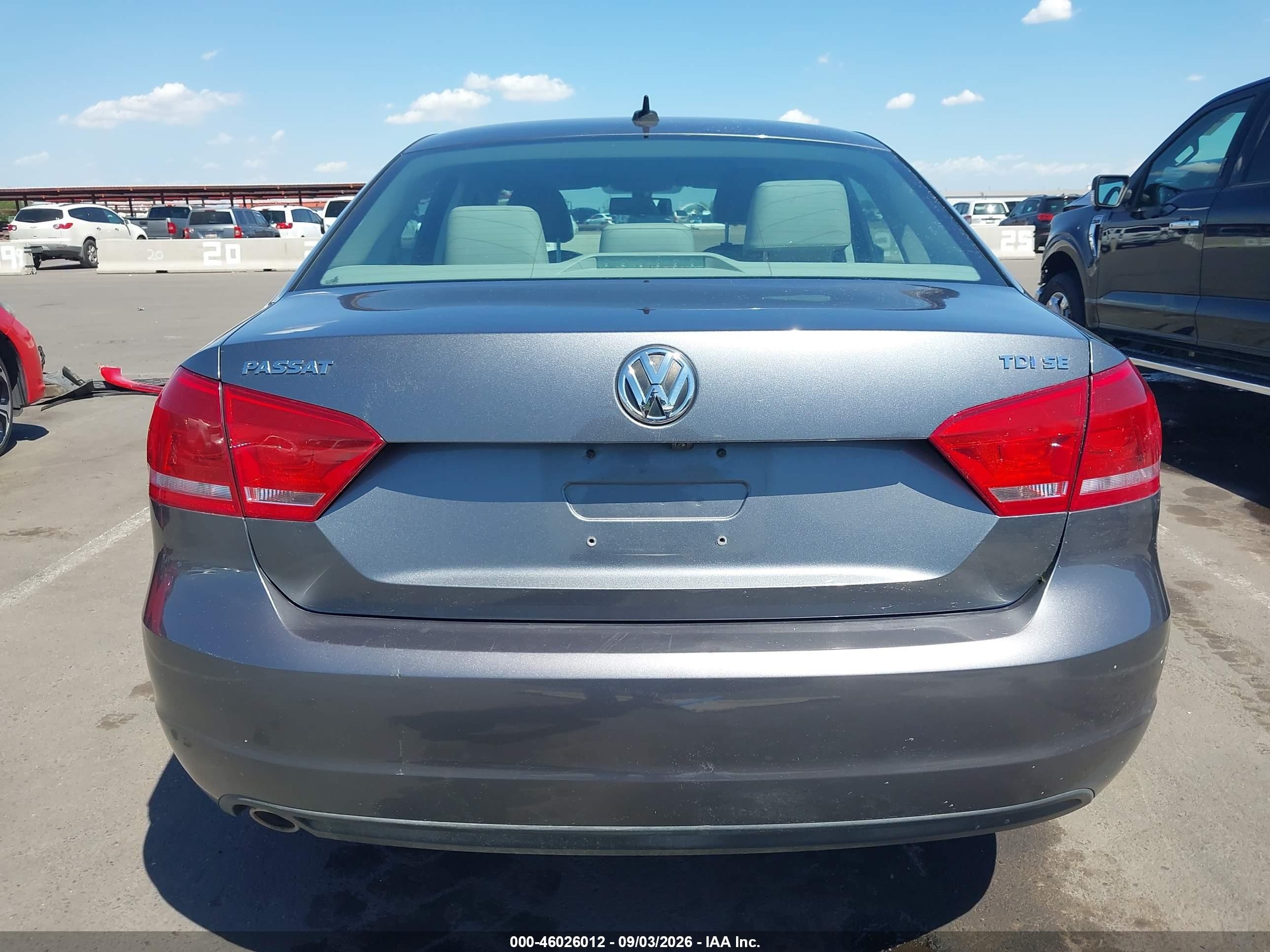 2014 Volkswagen Passat 2.0l Tdi Se Gray vin: 1VWBN7A34EC075573
