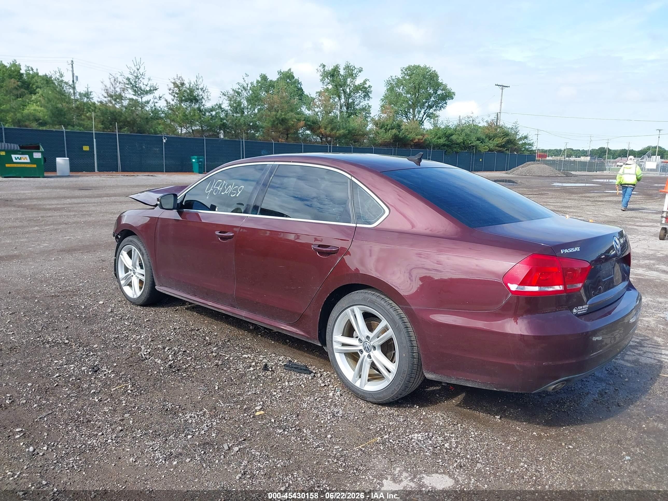 2014 Volkswagen Passat 2.0l Tdi Se Burgundy vin: 1VWBN7A34EC099632