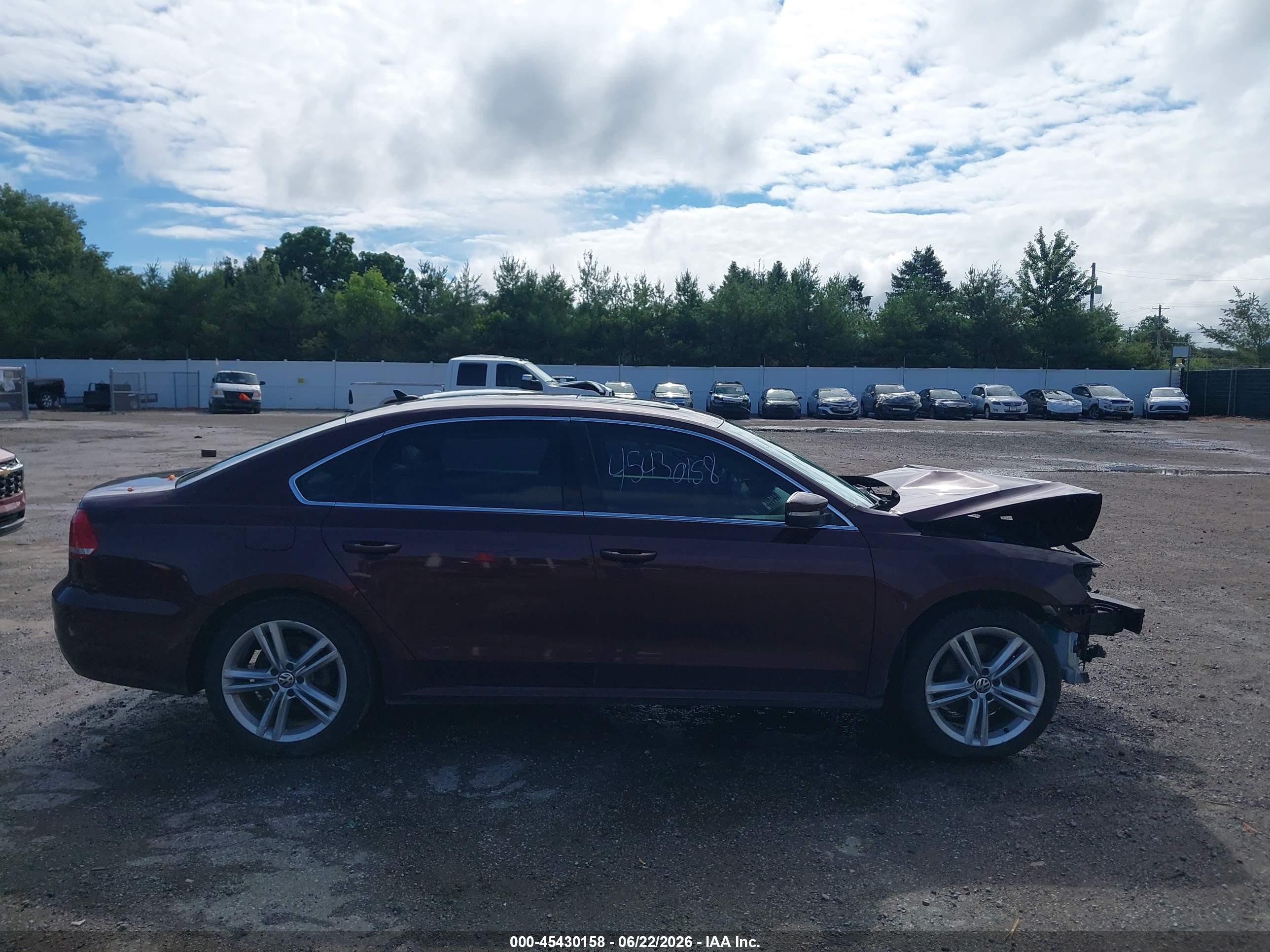 2014 Volkswagen Passat 2.0l Tdi Se Burgundy vin: 1VWBN7A34EC099632