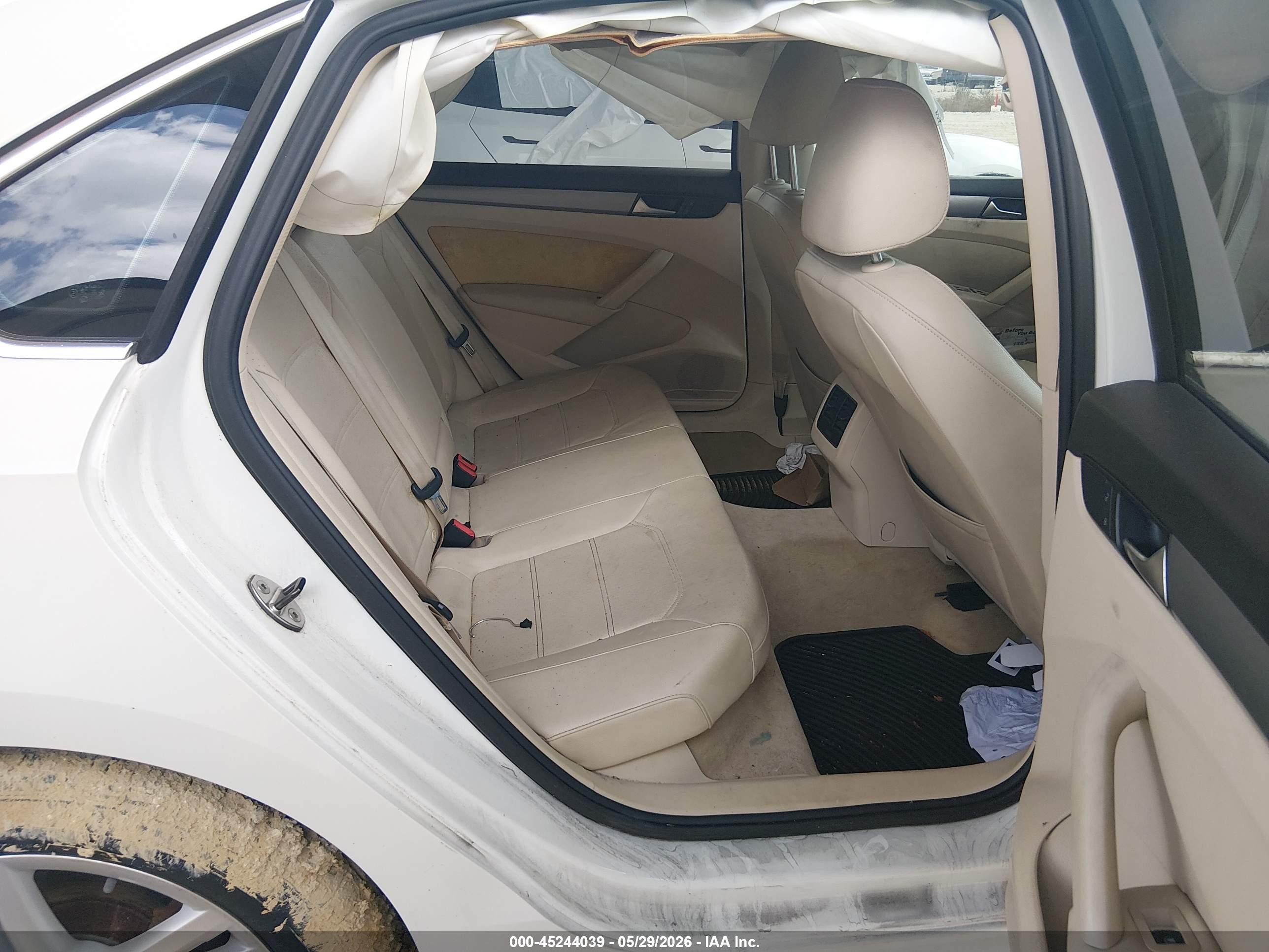 2014 Volkswagen Passat 2.0l Tdi Se Белый vin: 1VWBN7A34EC107616
