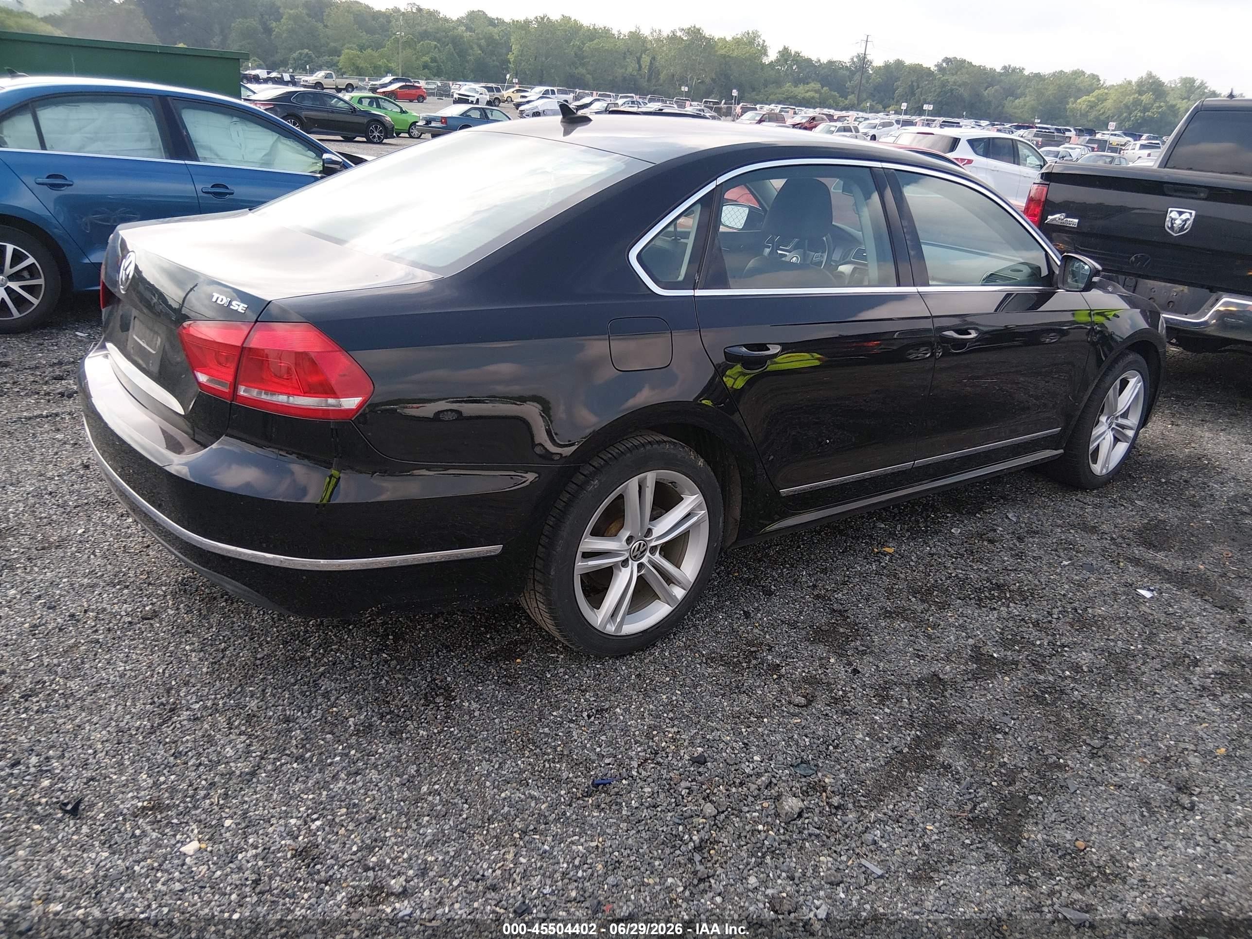 2013 Volkswagen Passat 2.0l Tdi Se Black vin: 1VWBN7A35DC055413
