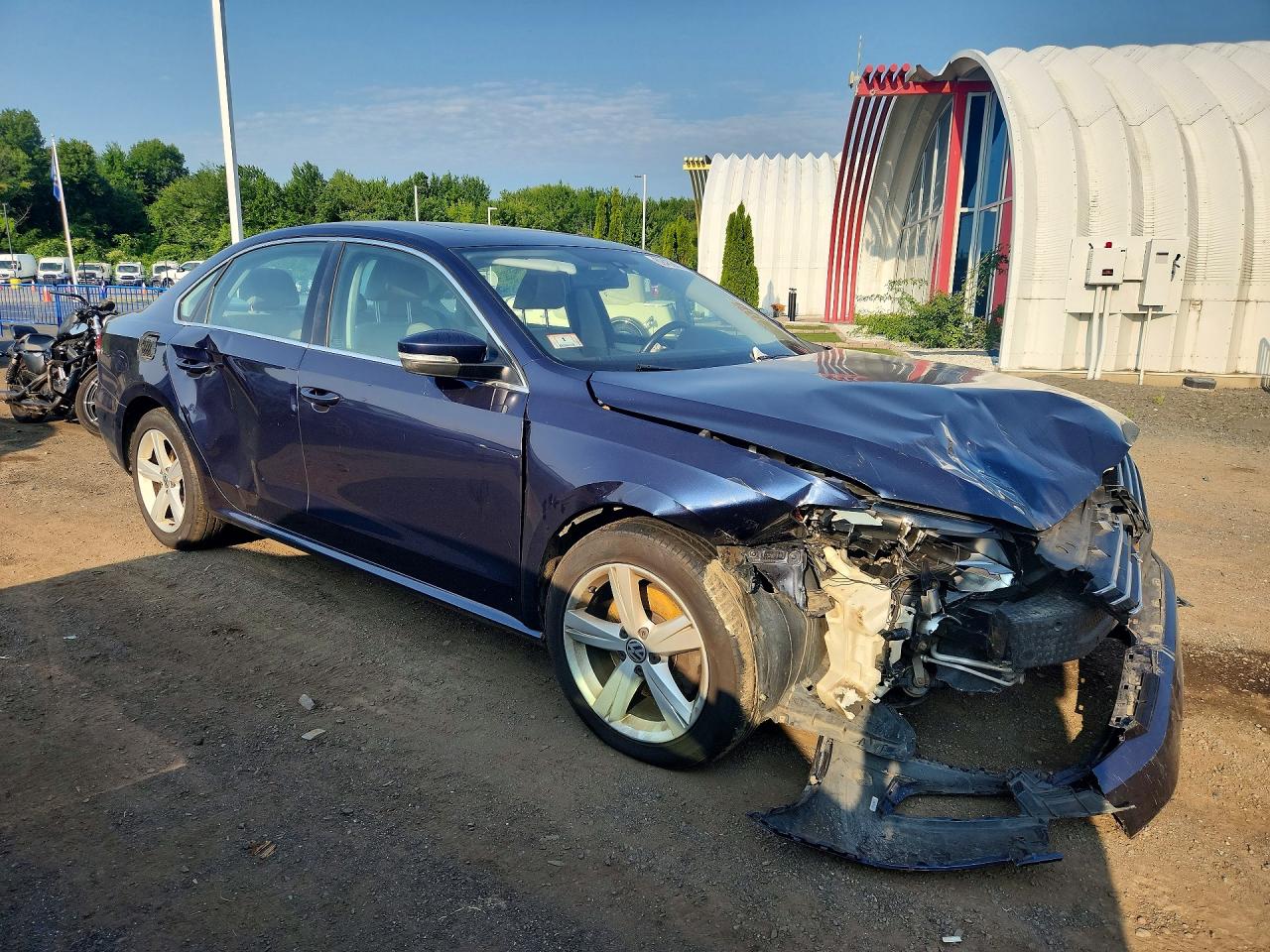 2013 Volkswagen Passat Se Blue vin: 1VWBN7A35DC144544