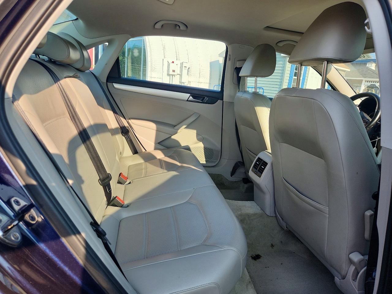2013 Volkswagen Passat Se Blue vin: 1VWBN7A35DC144544