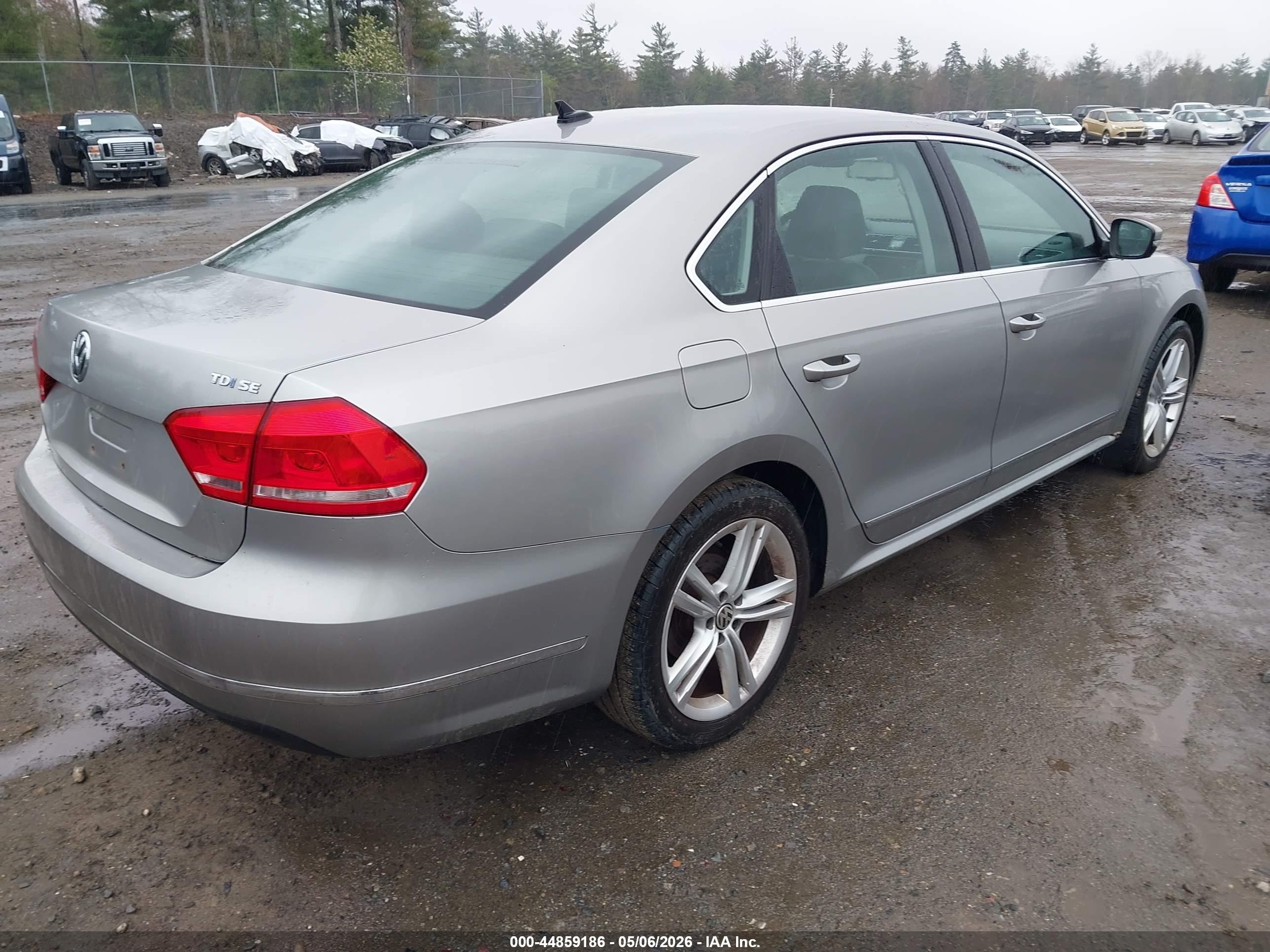 2014 Volkswagen Passat 2.0l Tdi Se Серебряный vin: 1VWBN7A35EC042470