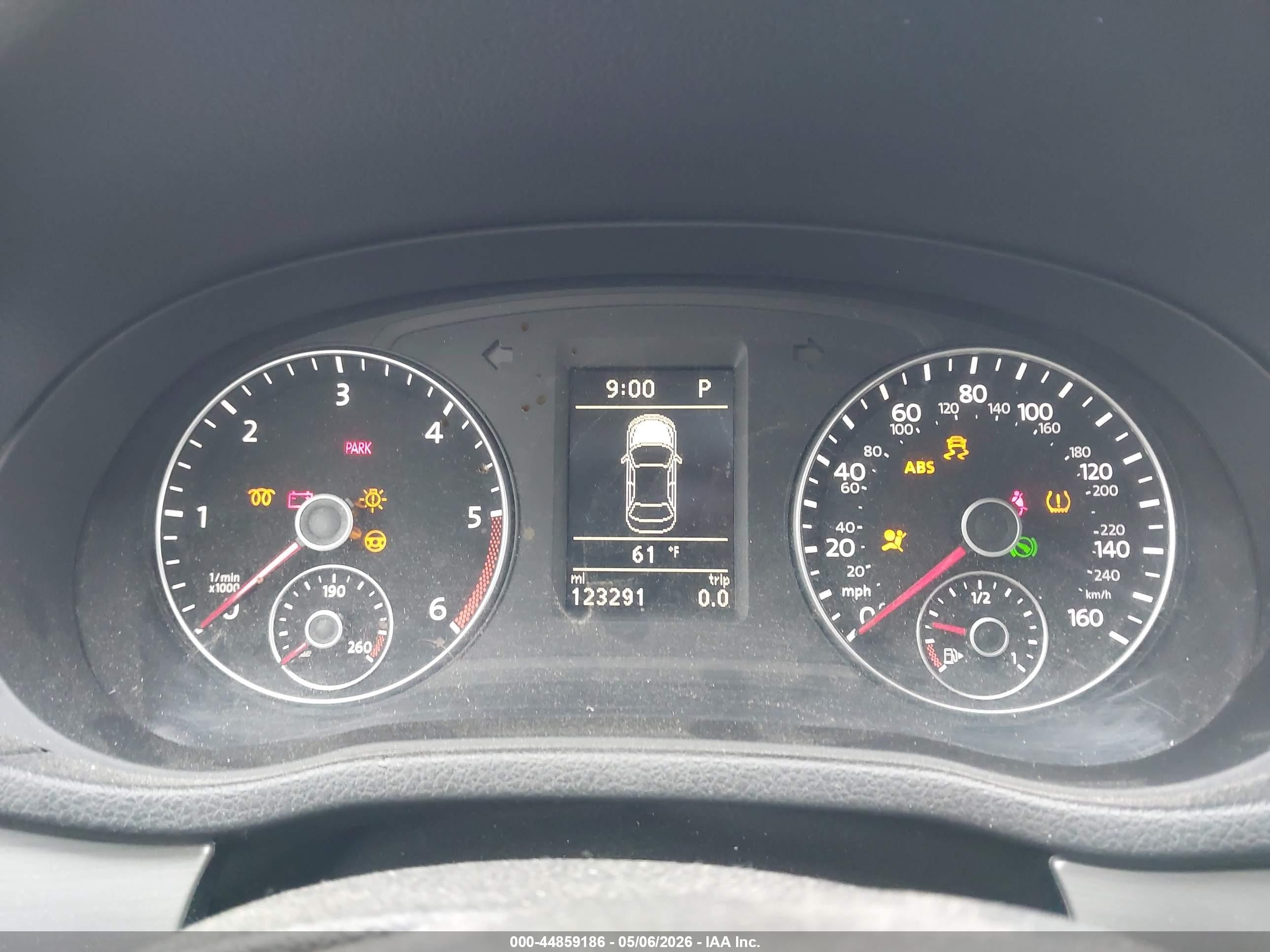 2014 Volkswagen Passat 2.0l Tdi Se Серебряный vin: 1VWBN7A35EC042470