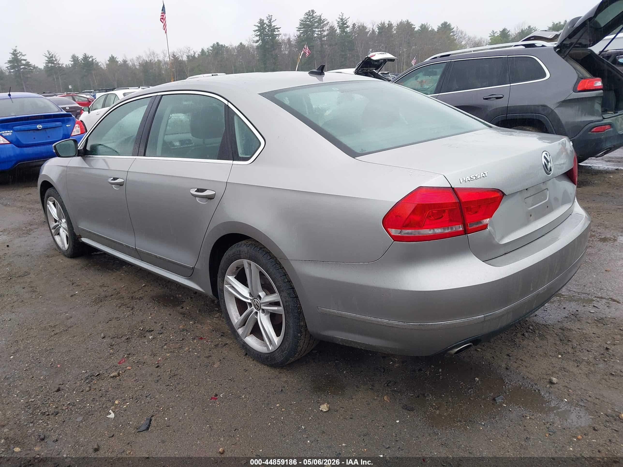 2014 Volkswagen Passat 2.0l Tdi Se Серебряный vin: 1VWBN7A35EC042470