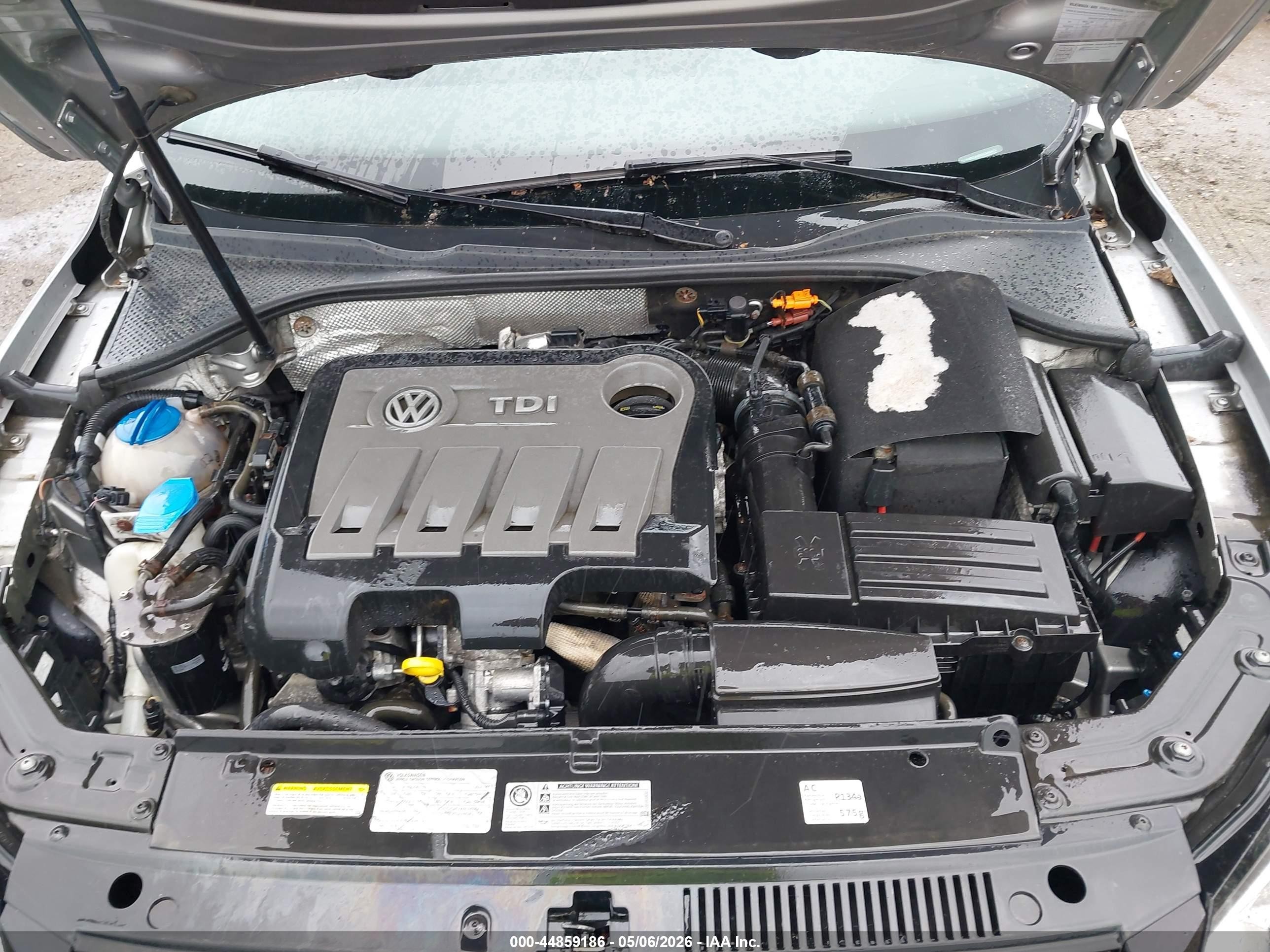 2014 Volkswagen Passat 2.0l Tdi Se Серебряный vin: 1VWBN7A35EC042470
