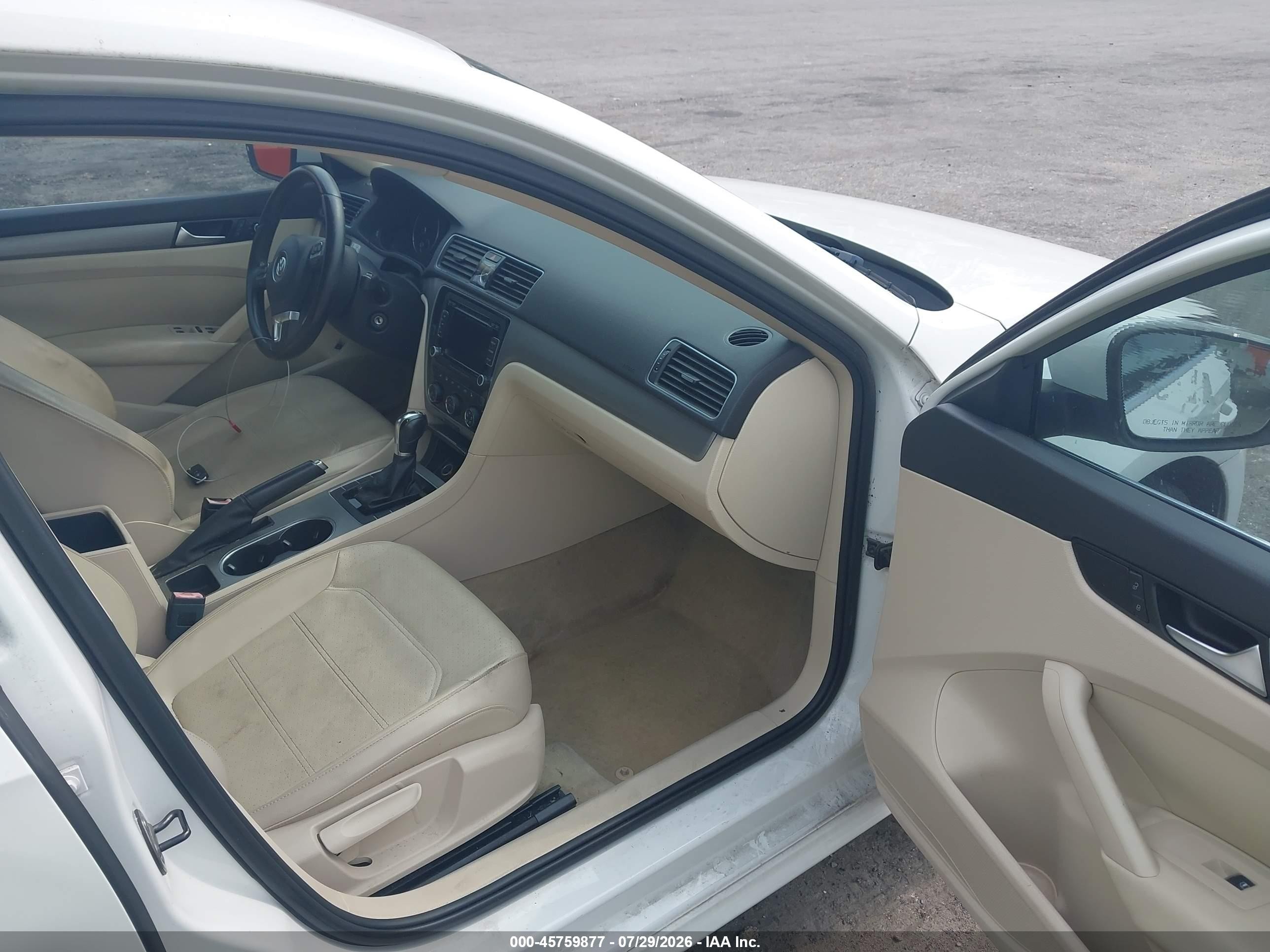 2014 Volkswagen Passat 2.0l Tdi Se Белый vin: 1VWBN7A35EC044672