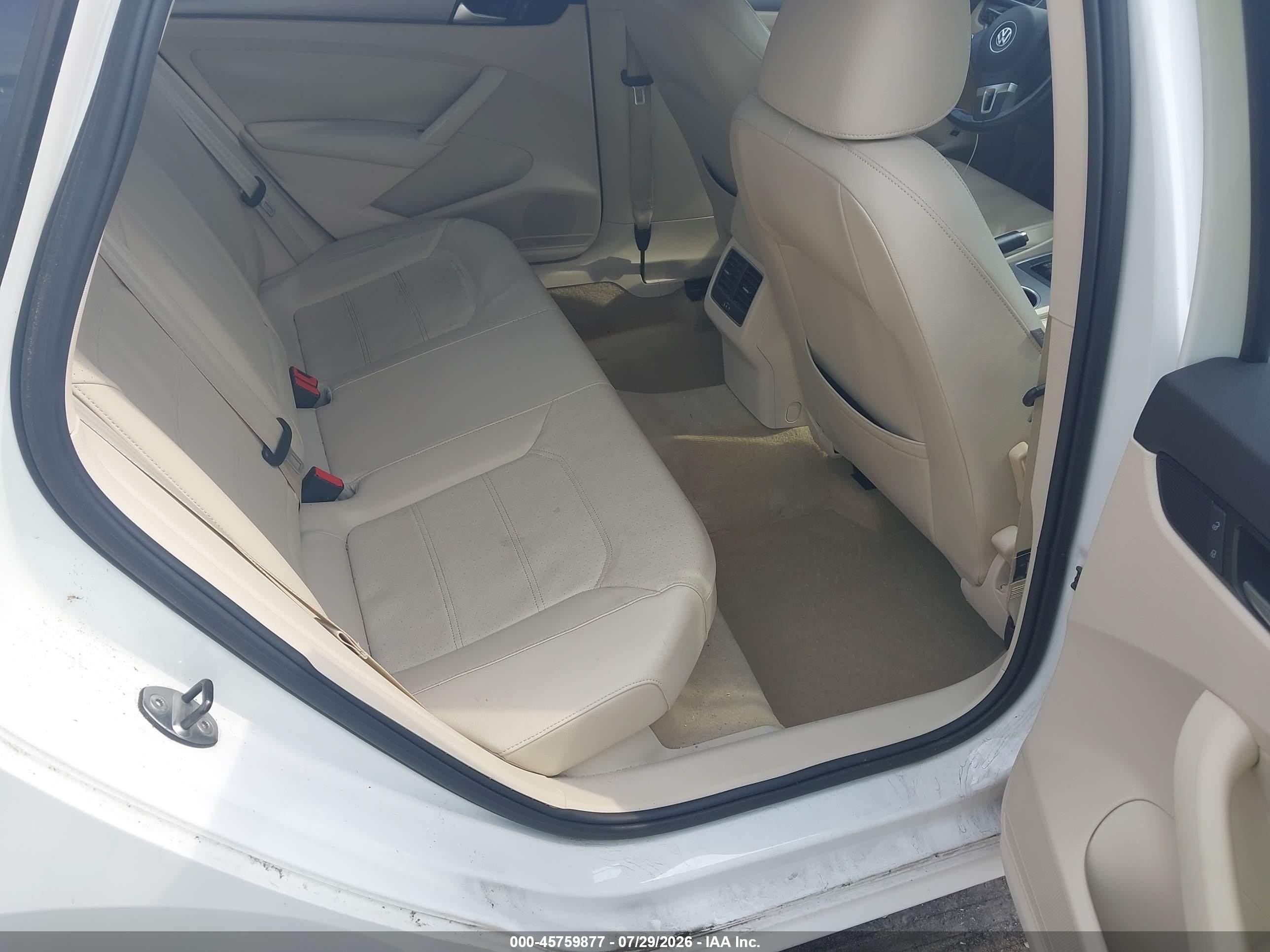 2014 Volkswagen Passat 2.0l Tdi Se Белый vin: 1VWBN7A35EC044672