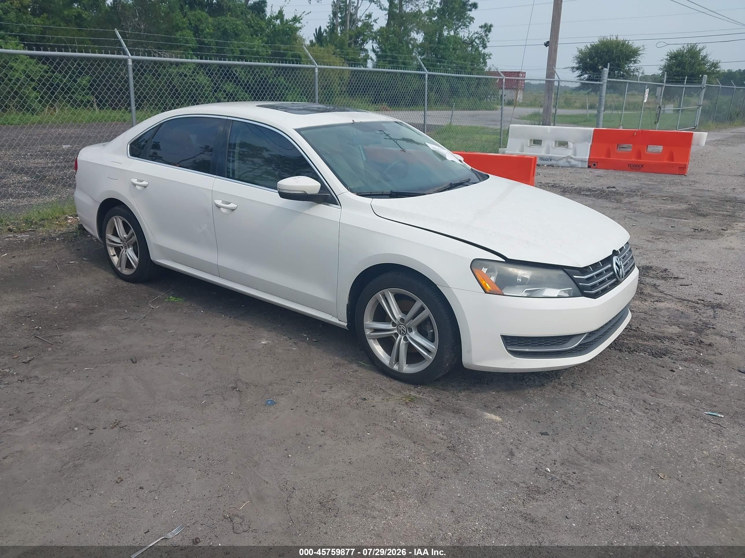 2014 Volkswagen Passat 2.0l Tdi Se White vin: 1VWBN7A35EC044672