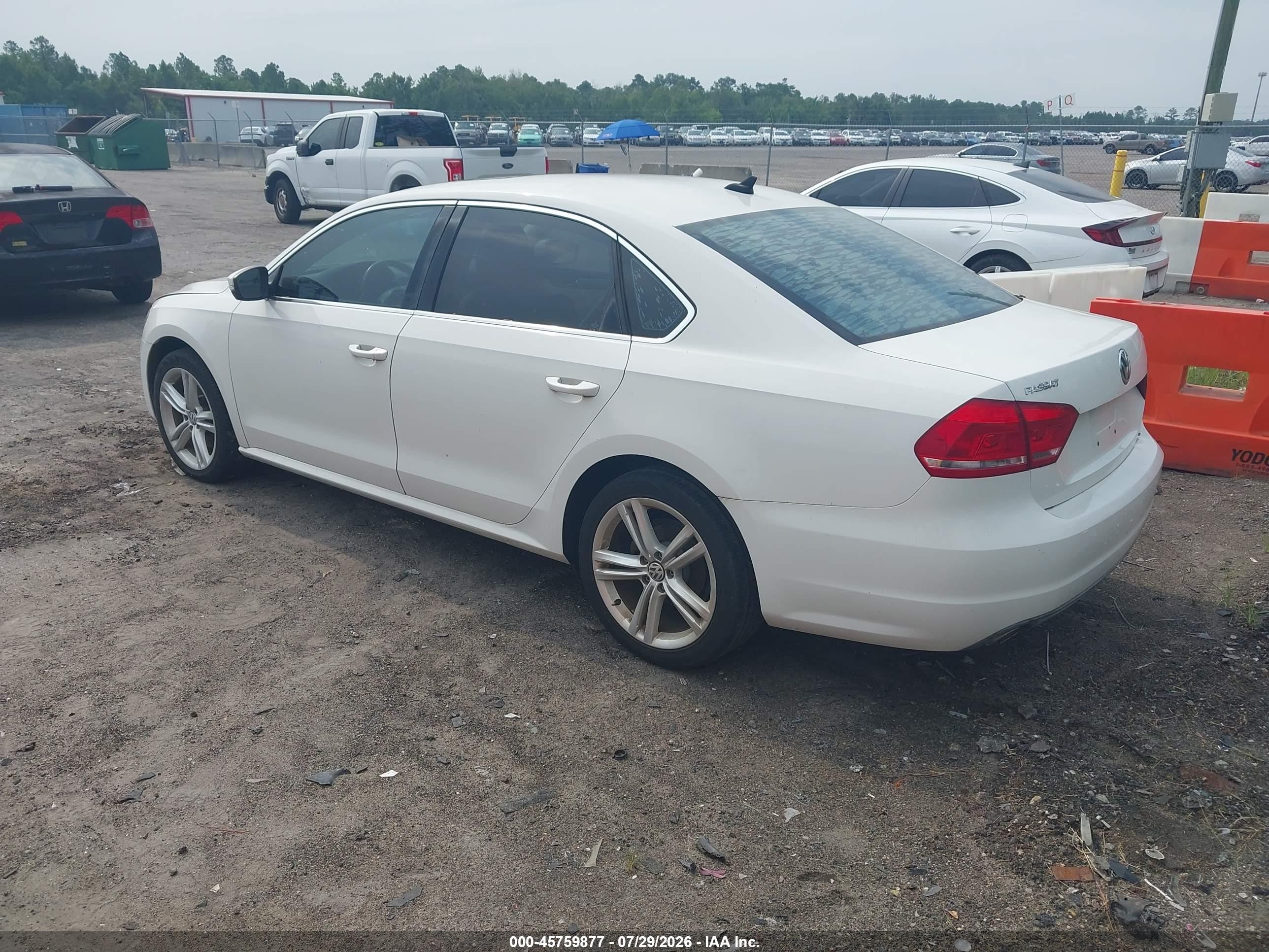 2014 Volkswagen Passat 2.0l Tdi Se Белый vin: 1VWBN7A35EC044672