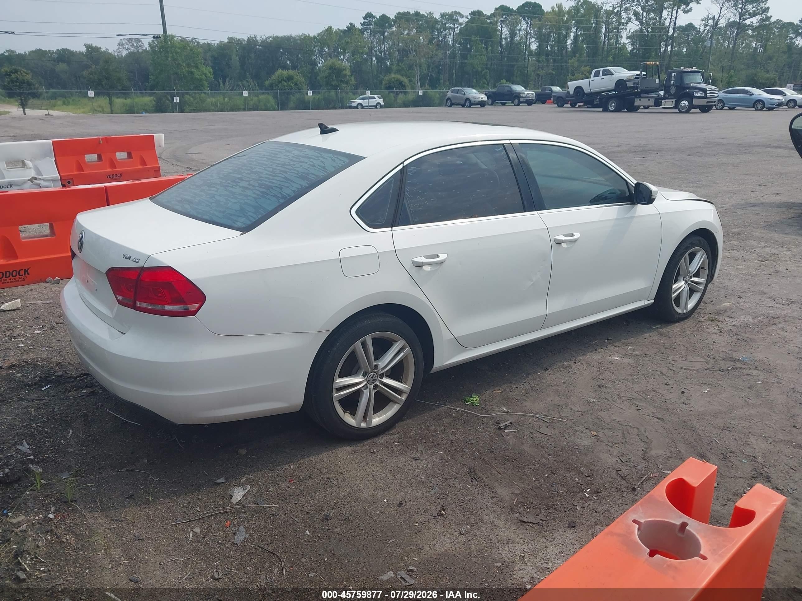 2014 Volkswagen Passat 2.0l Tdi Se Белый vin: 1VWBN7A35EC044672