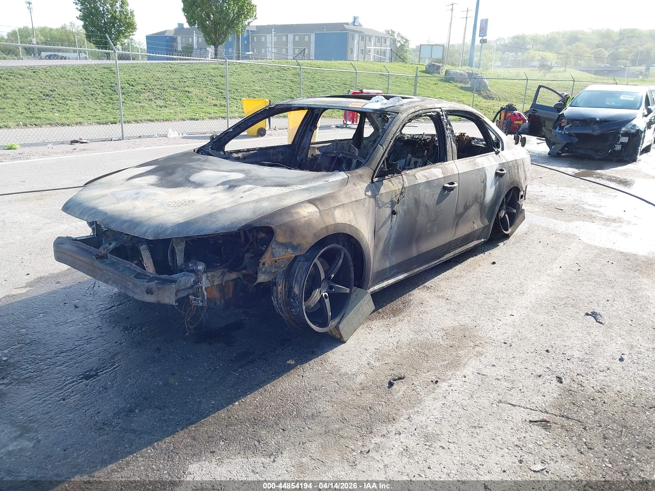 2014 Volkswagen Passat 2.0l Tdi Se Черный vin: 1VWBN7A35EC051802