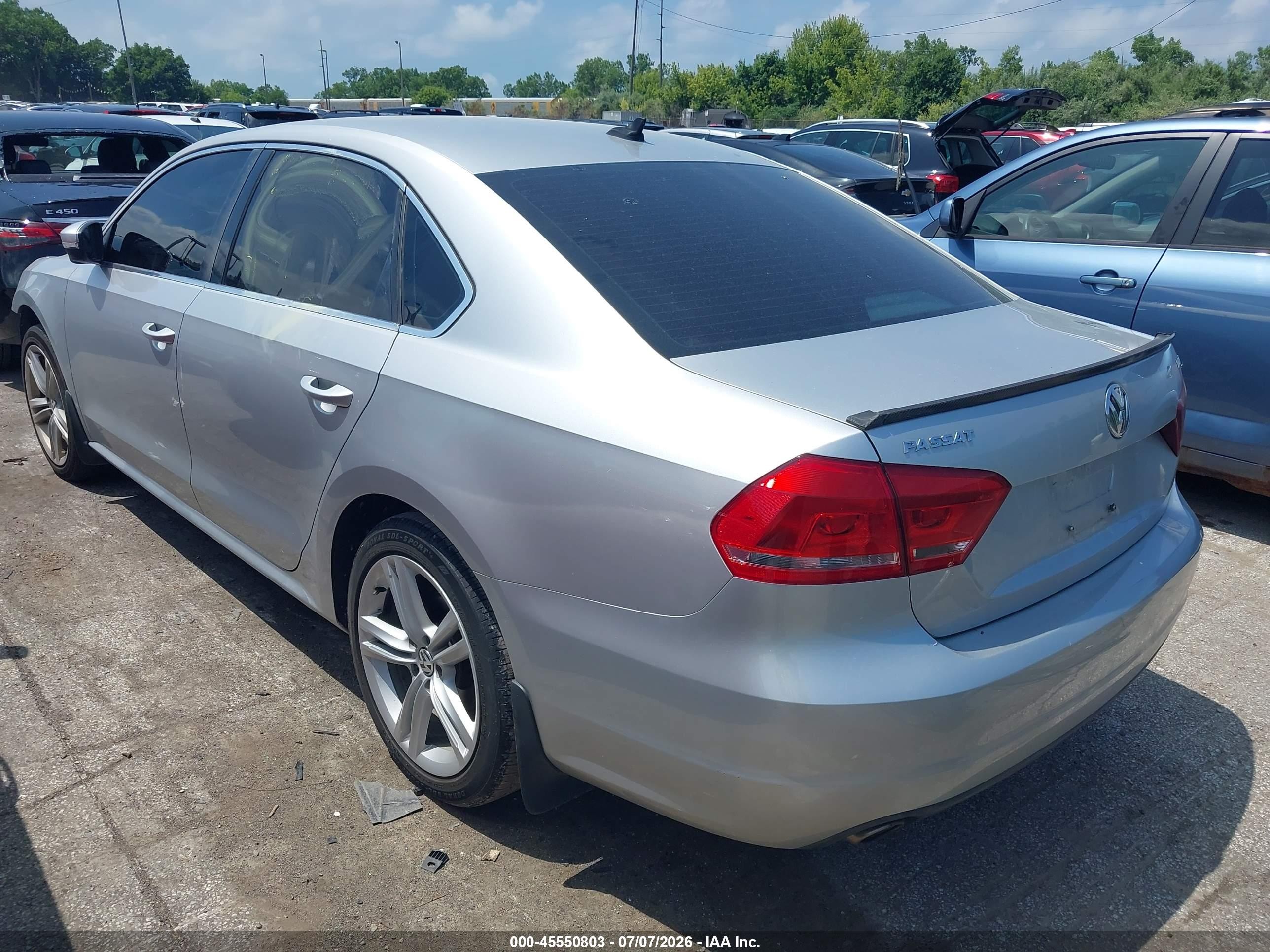 2014 Volkswagen Passat 2.0l Tdi Se Silver vin: 1VWBN7A35EC067434