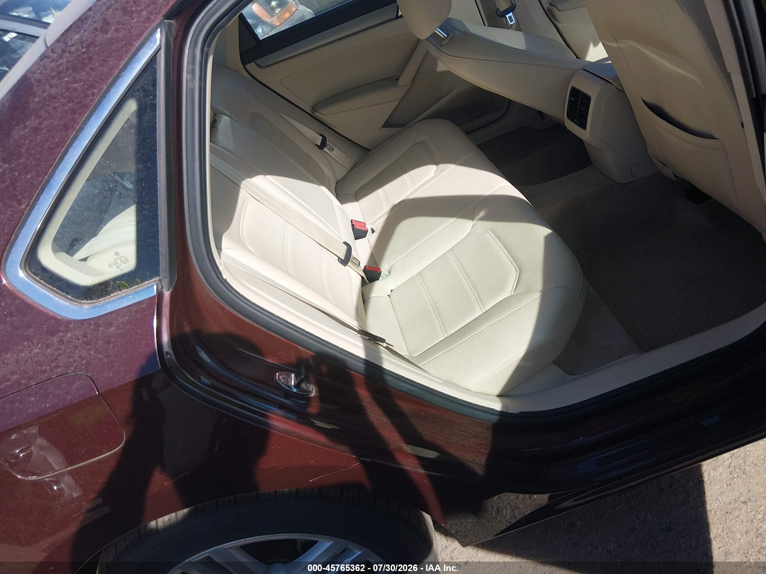 2014 Volkswagen Passat 2.0l Tdi Se Красный vin: 1VWBN7A35EC068096