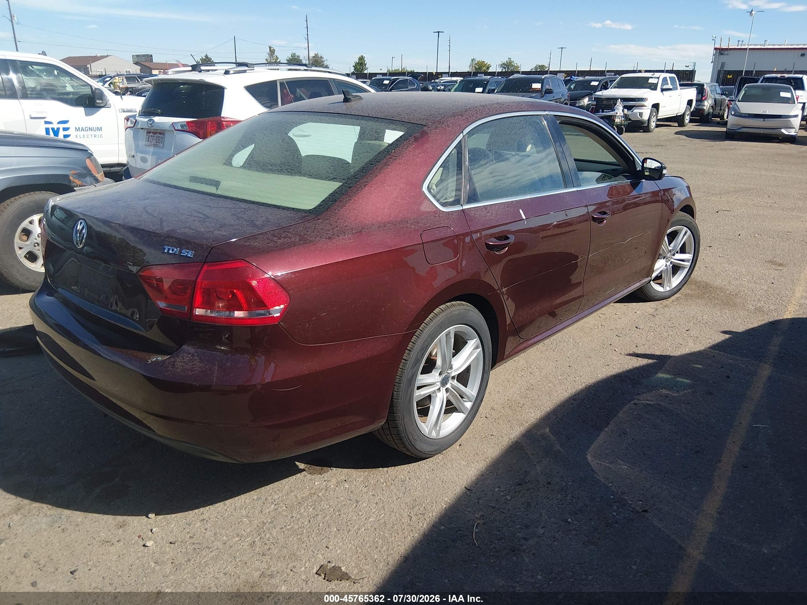 2014 Volkswagen Passat 2.0l Tdi Se Красный vin: 1VWBN7A35EC068096
