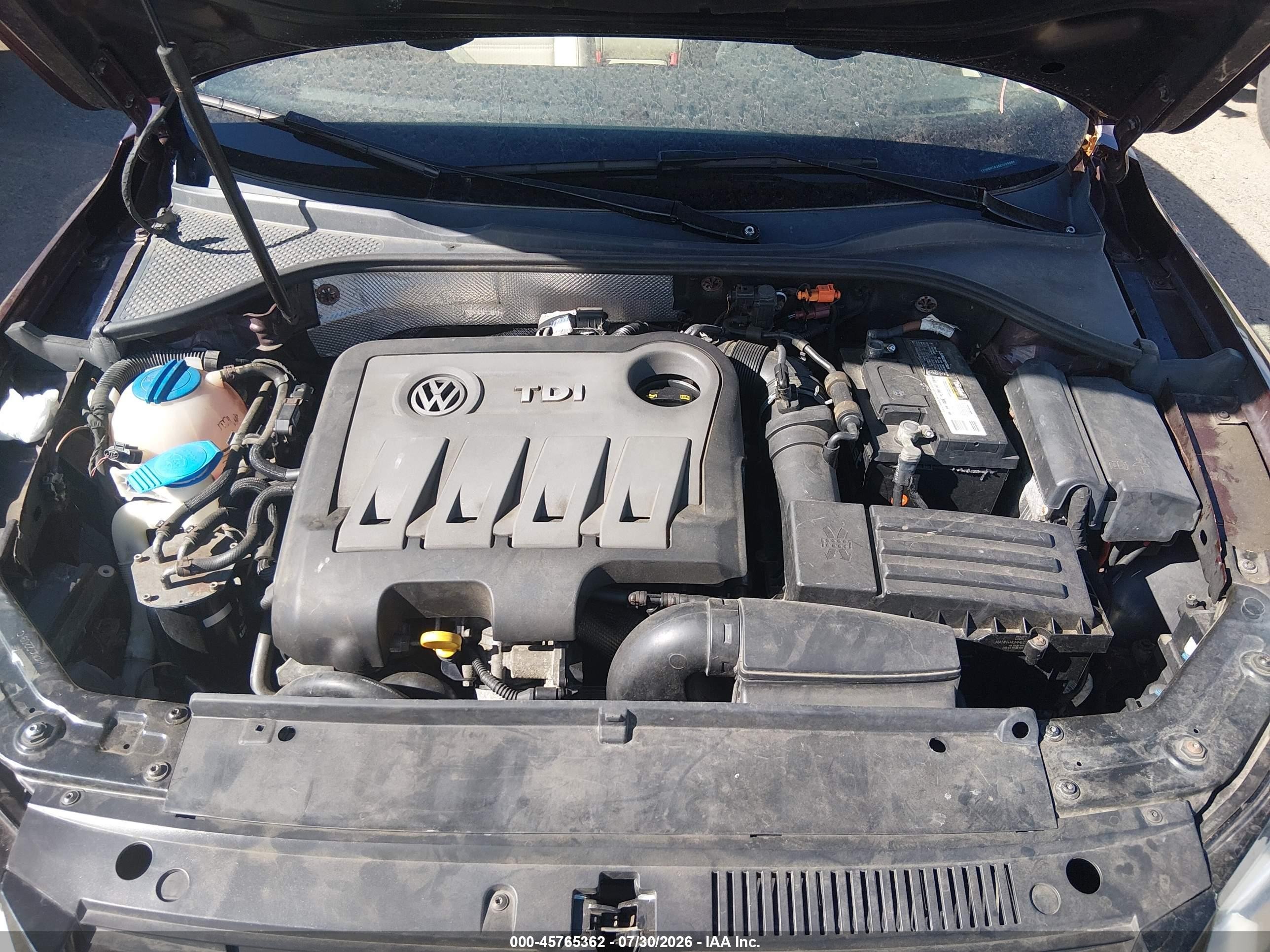 2014 Volkswagen Passat 2.0l Tdi Se Красный vin: 1VWBN7A35EC068096