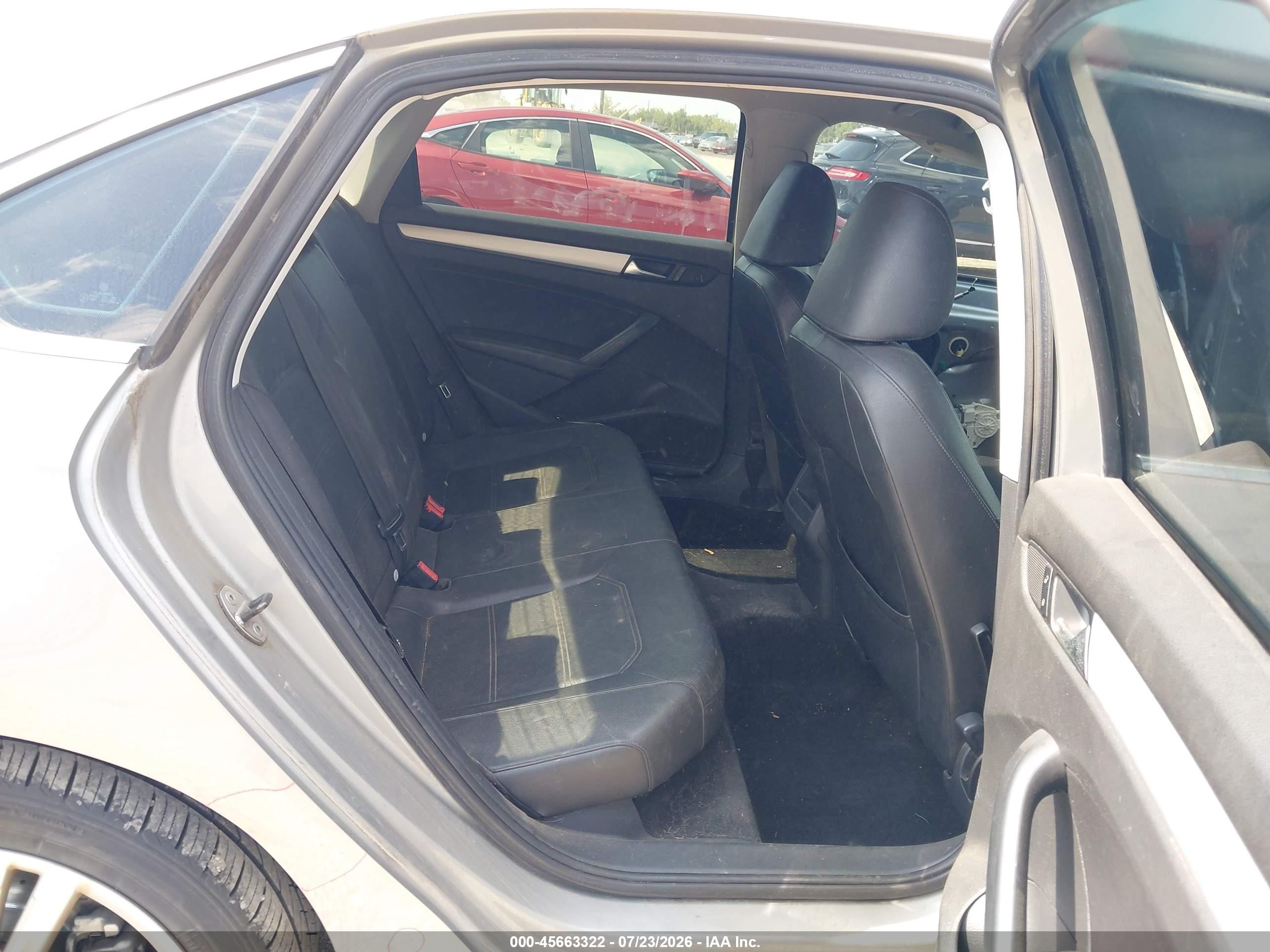 2012 Volkswagen Passat 2.0l Tdi Se Silver vin: 1VWBN7A36CC023729