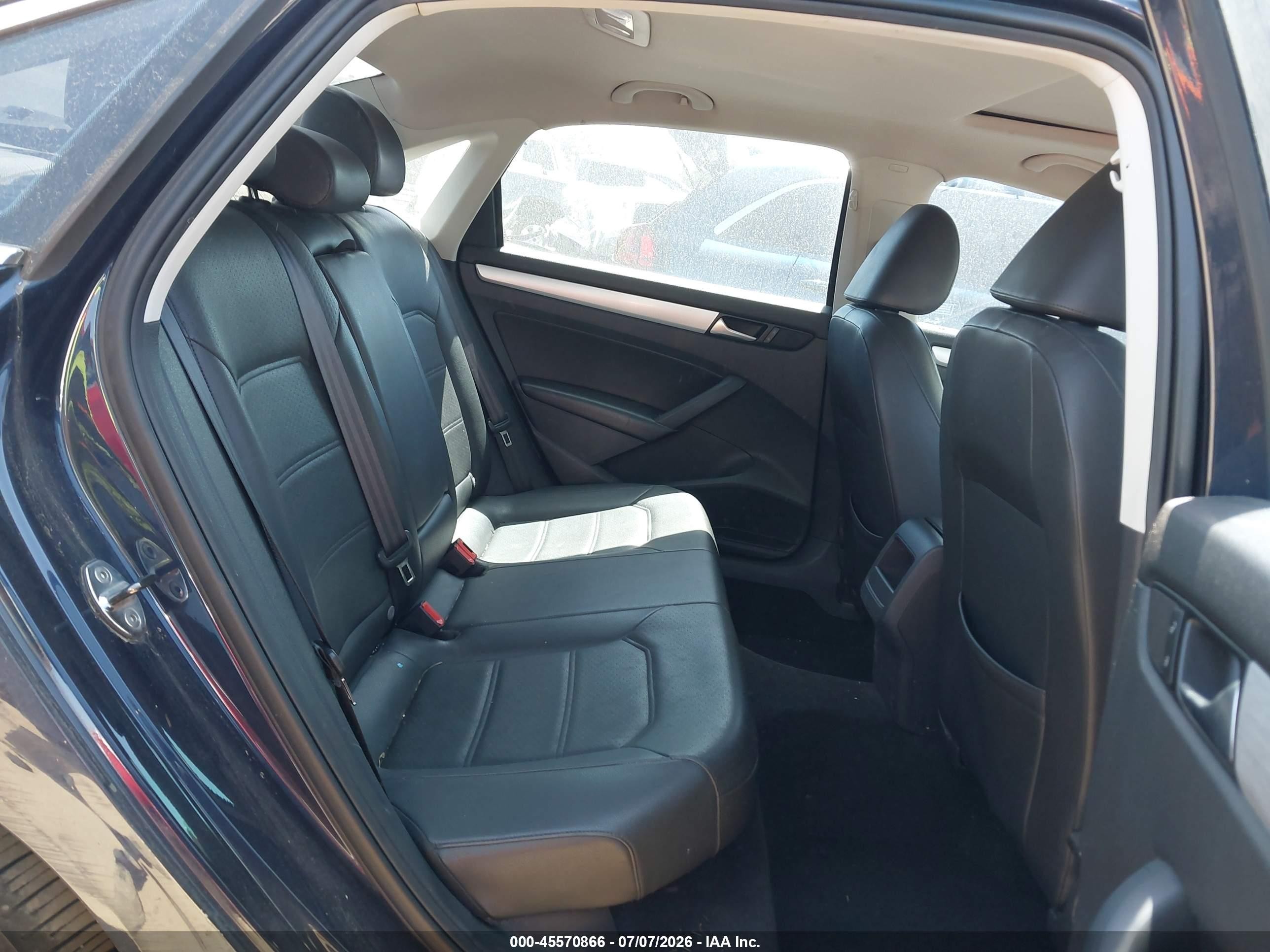 2012 Volkswagen Passat 2.0l Tdi Se Dark Blue vin: 1VWBN7A36CC063647