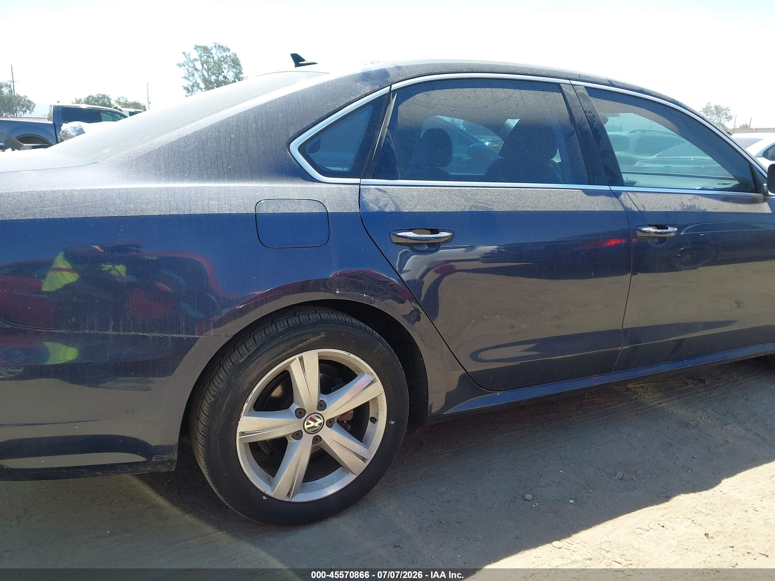 2012 Volkswagen Passat 2.0l Tdi Se Dark Blue vin: 1VWBN7A36CC063647
