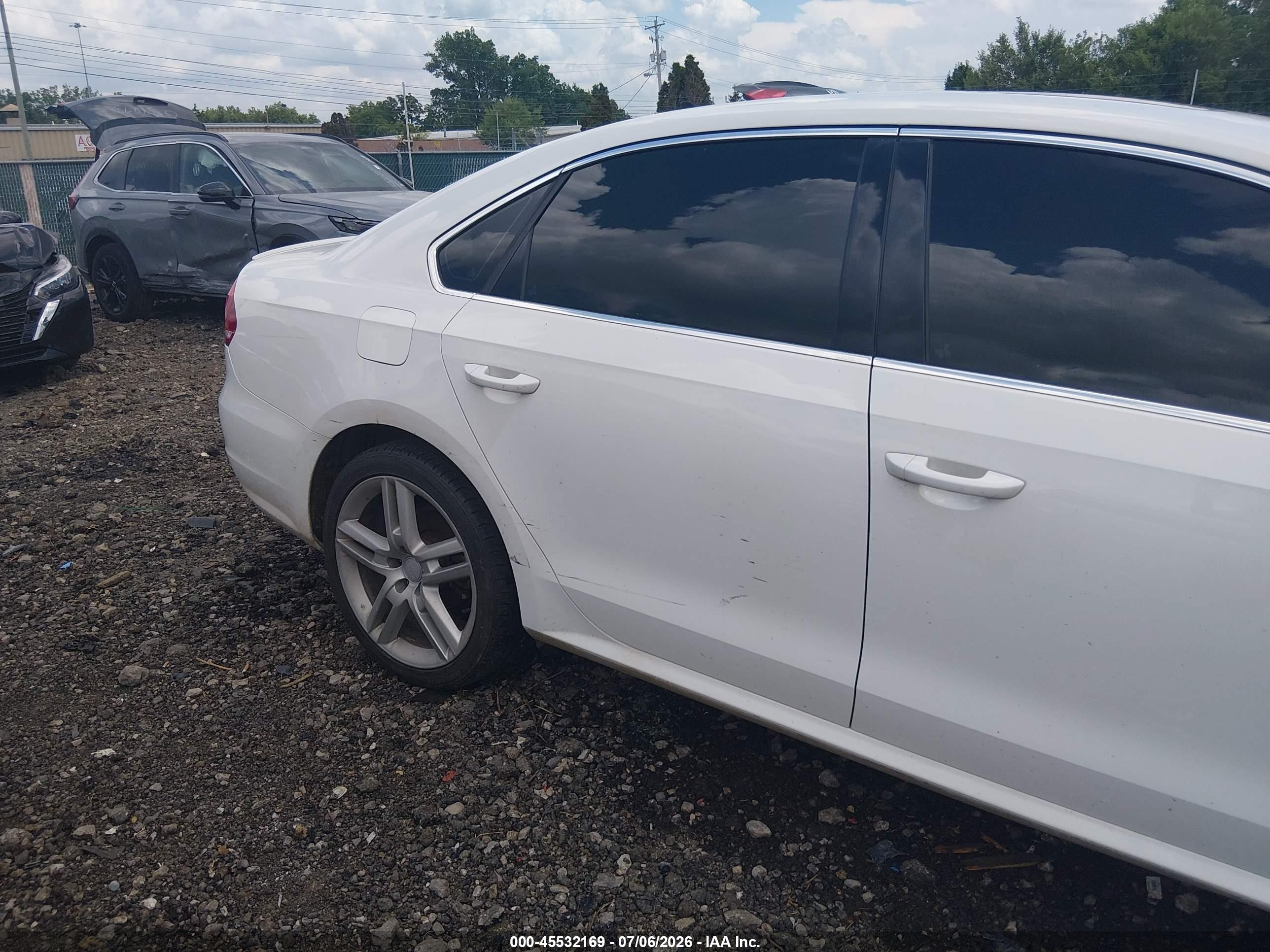 2012 Volkswagen Passat 2.0l Tdi Se White vin: 1VWBN7A36CC072235