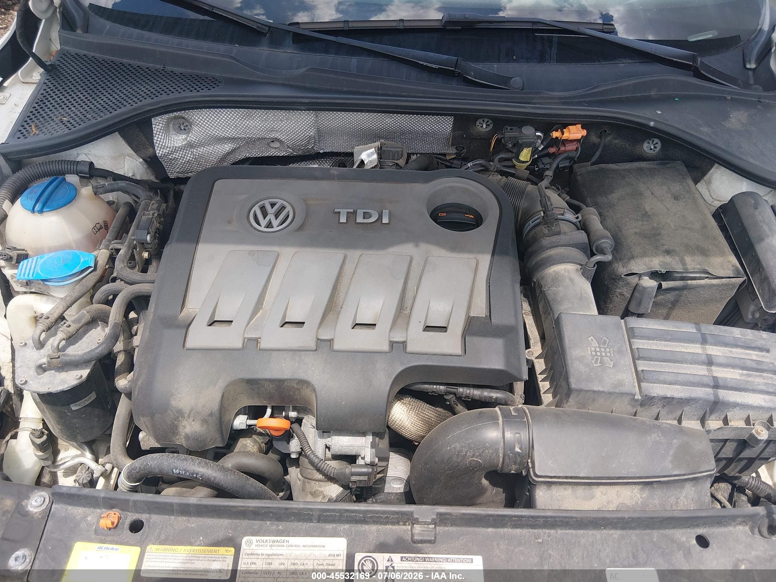 2012 Volkswagen Passat 2.0l Tdi Se White vin: 1VWBN7A36CC072235