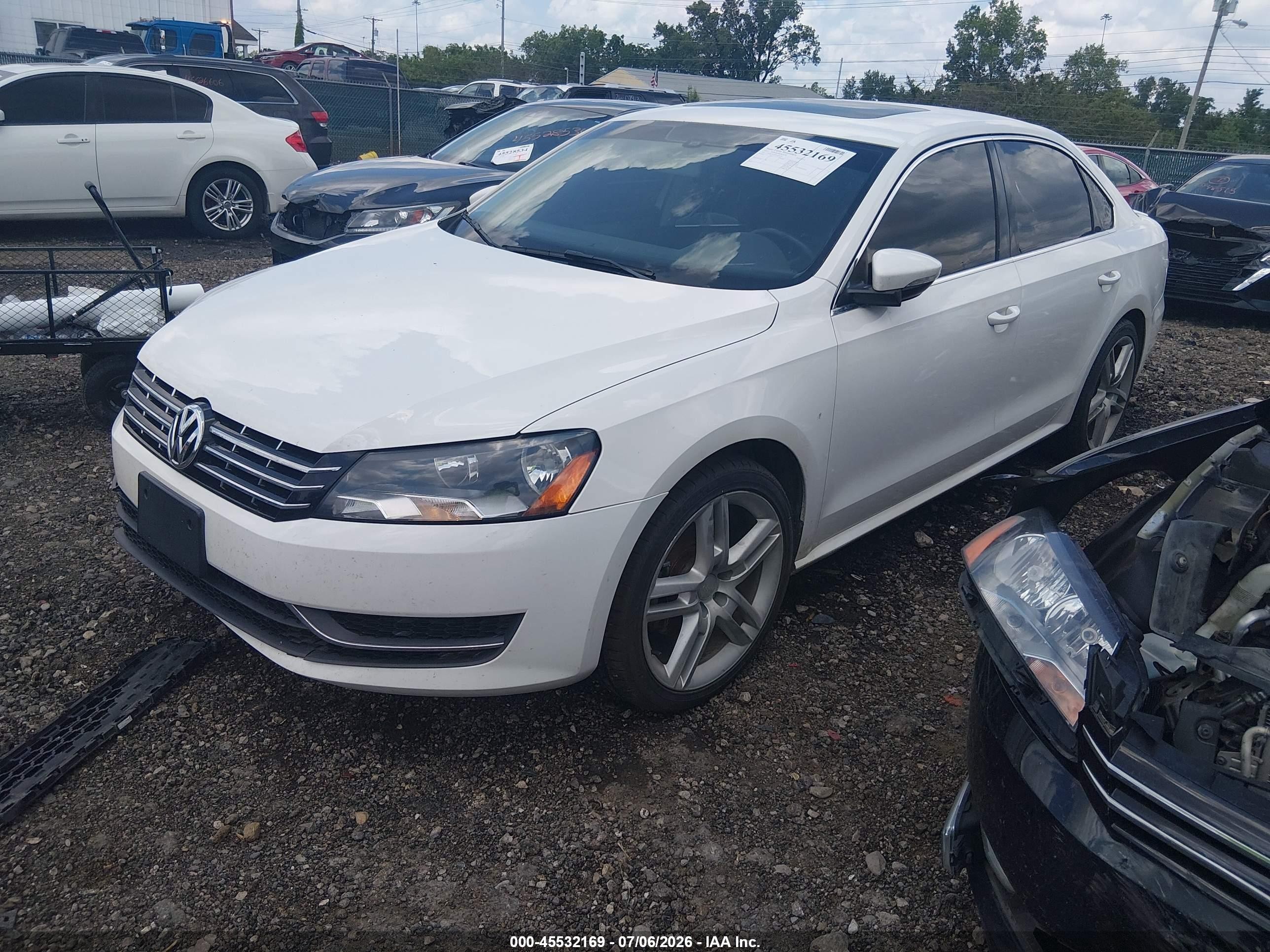 2012 Volkswagen Passat 2.0l Tdi Se White vin: 1VWBN7A36CC072235