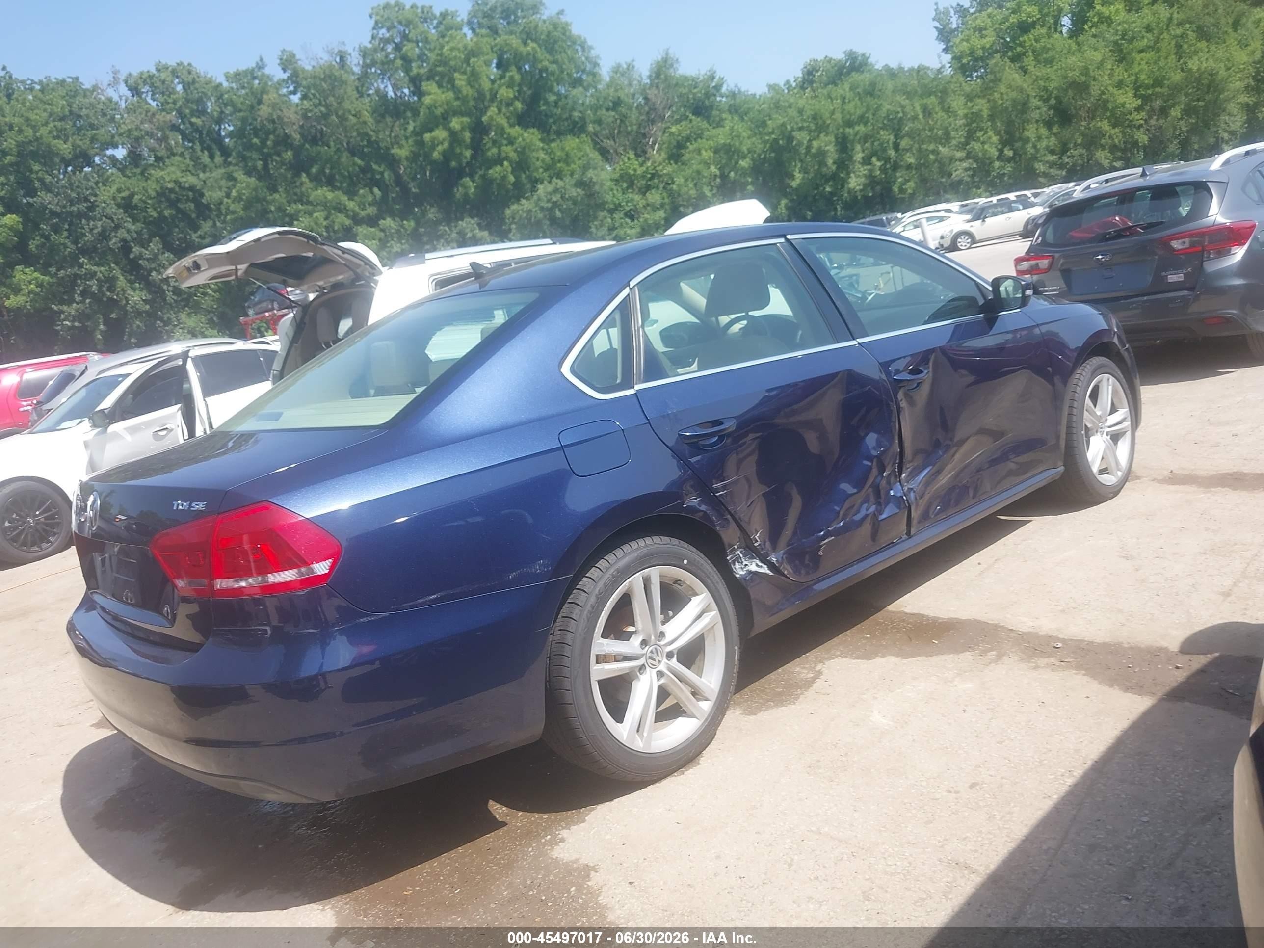 2014 Volkswagen Passat 2.0l Tdi Se Синий vin: 1VWBN7A36EC100344