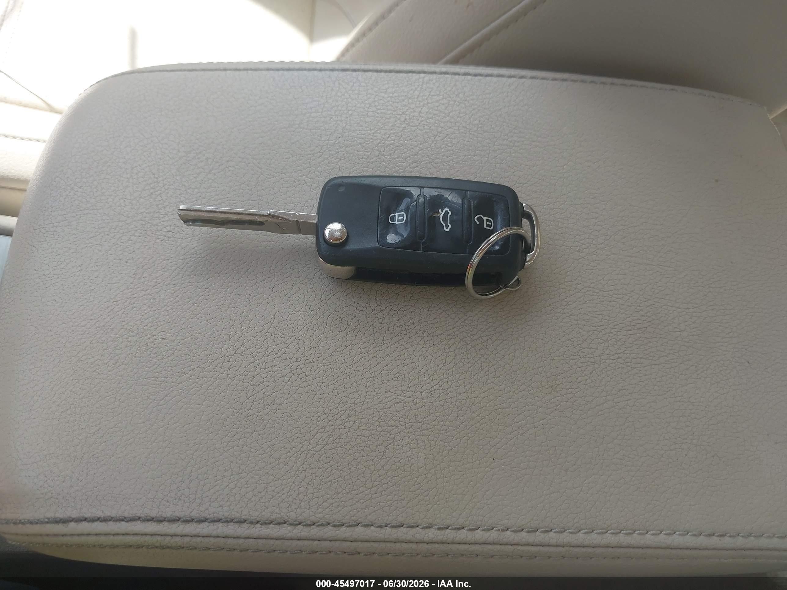 2014 Volkswagen Passat 2.0l Tdi Se Синий vin: 1VWBN7A36EC100344