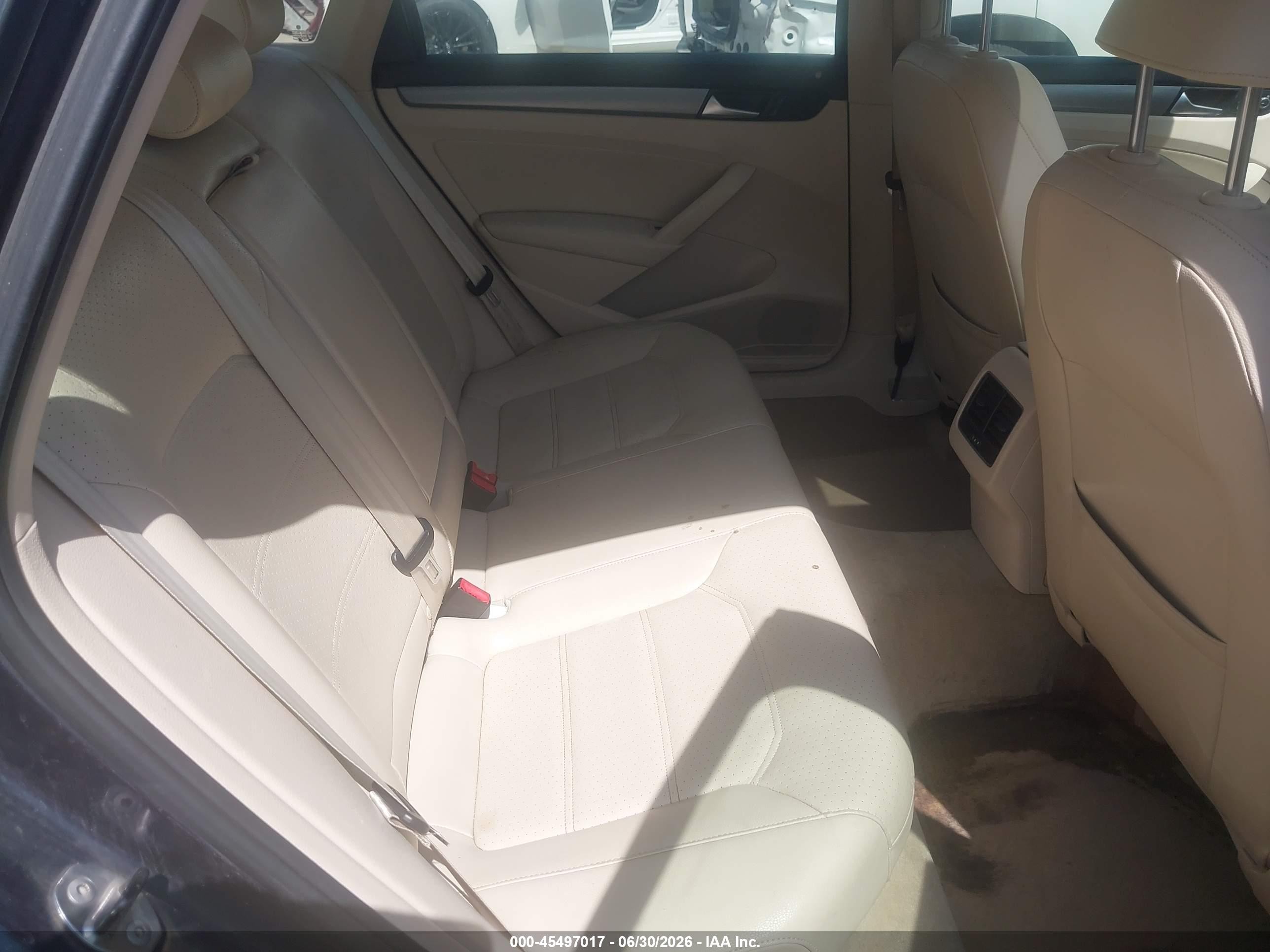 2014 Volkswagen Passat 2.0l Tdi Se Синий vin: 1VWBN7A36EC100344