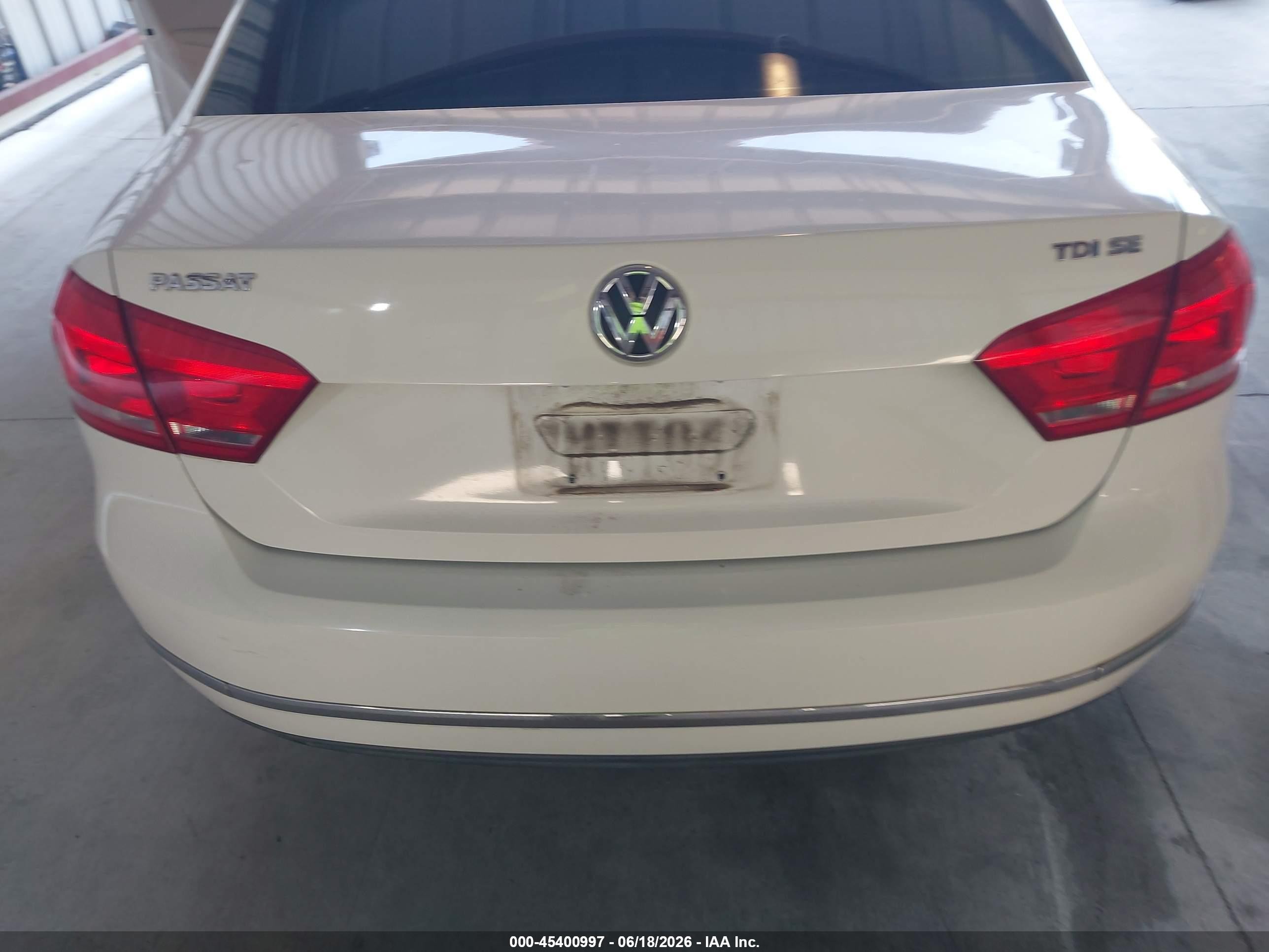 2014 Volkswagen Passat 2.0l Tdi Se White vin: 1VWBN7A36EC103017