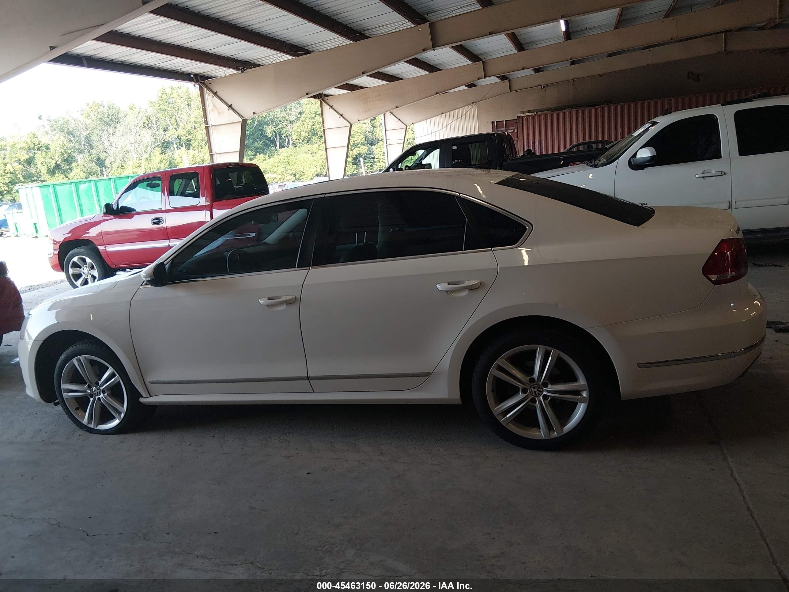 2012 Volkswagen Passat 2.0l Tdi Se White vin: 1VWBN7A37CC063530