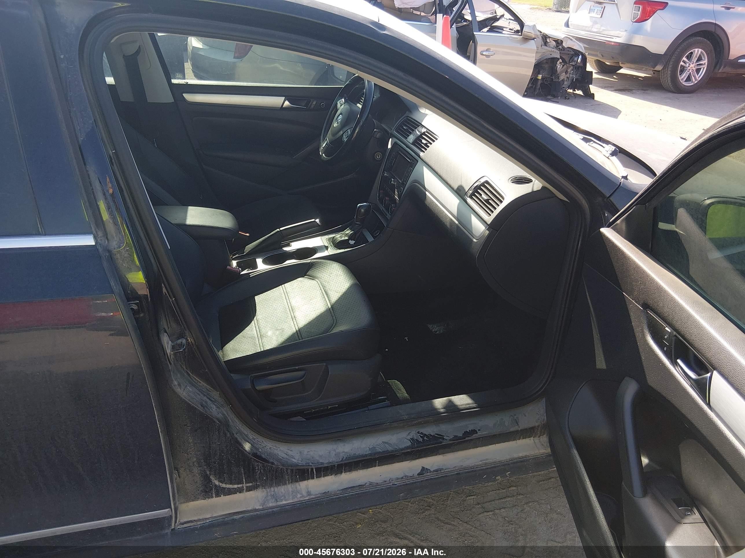 2013 Volkswagen Passat 2.0l Tdi Se Black vin: 1VWBN7A37DC109424