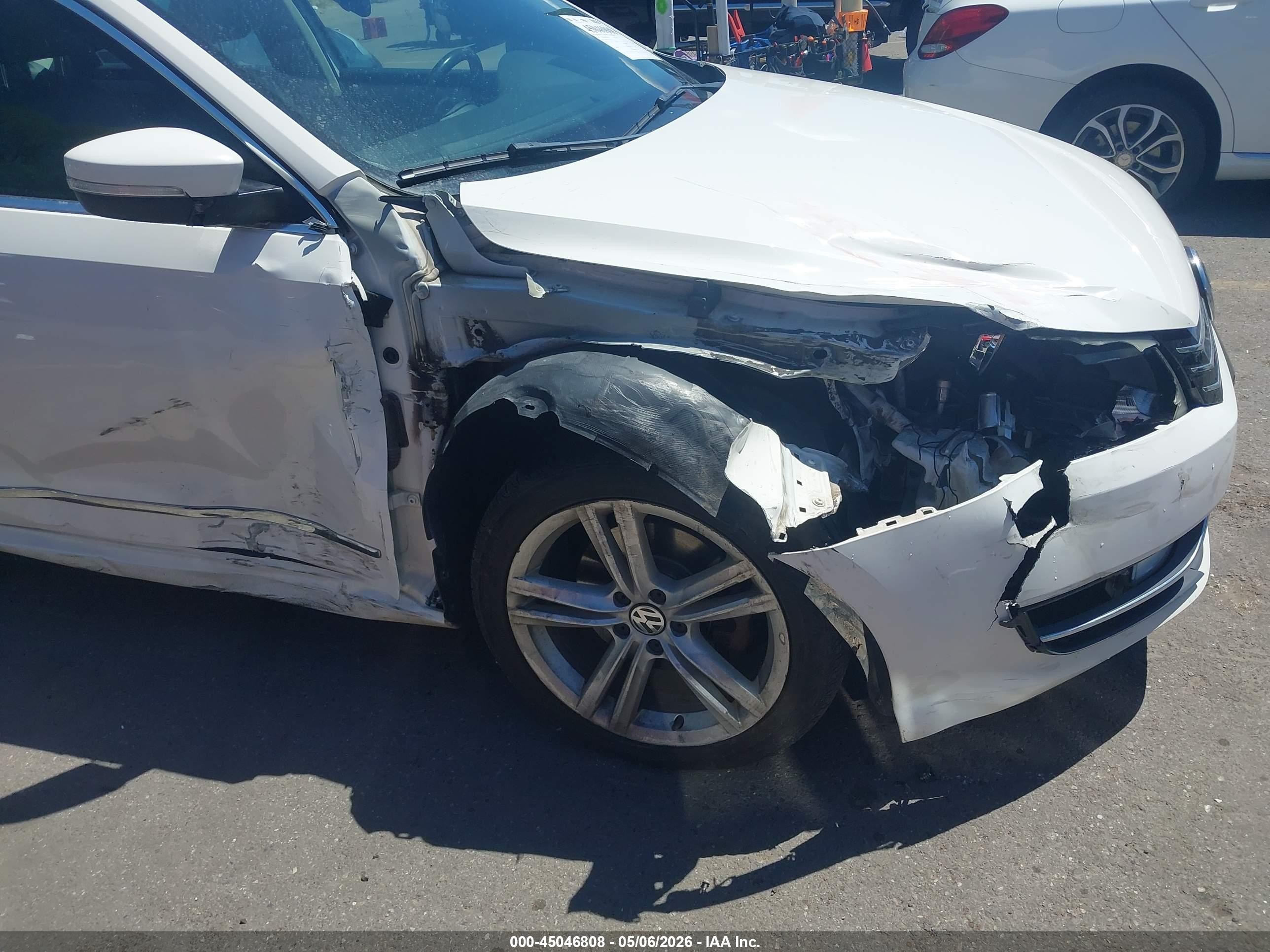 2013 Volkswagen Passat 2.0l Tdi Se White vin: 1VWBN7A37DC123727