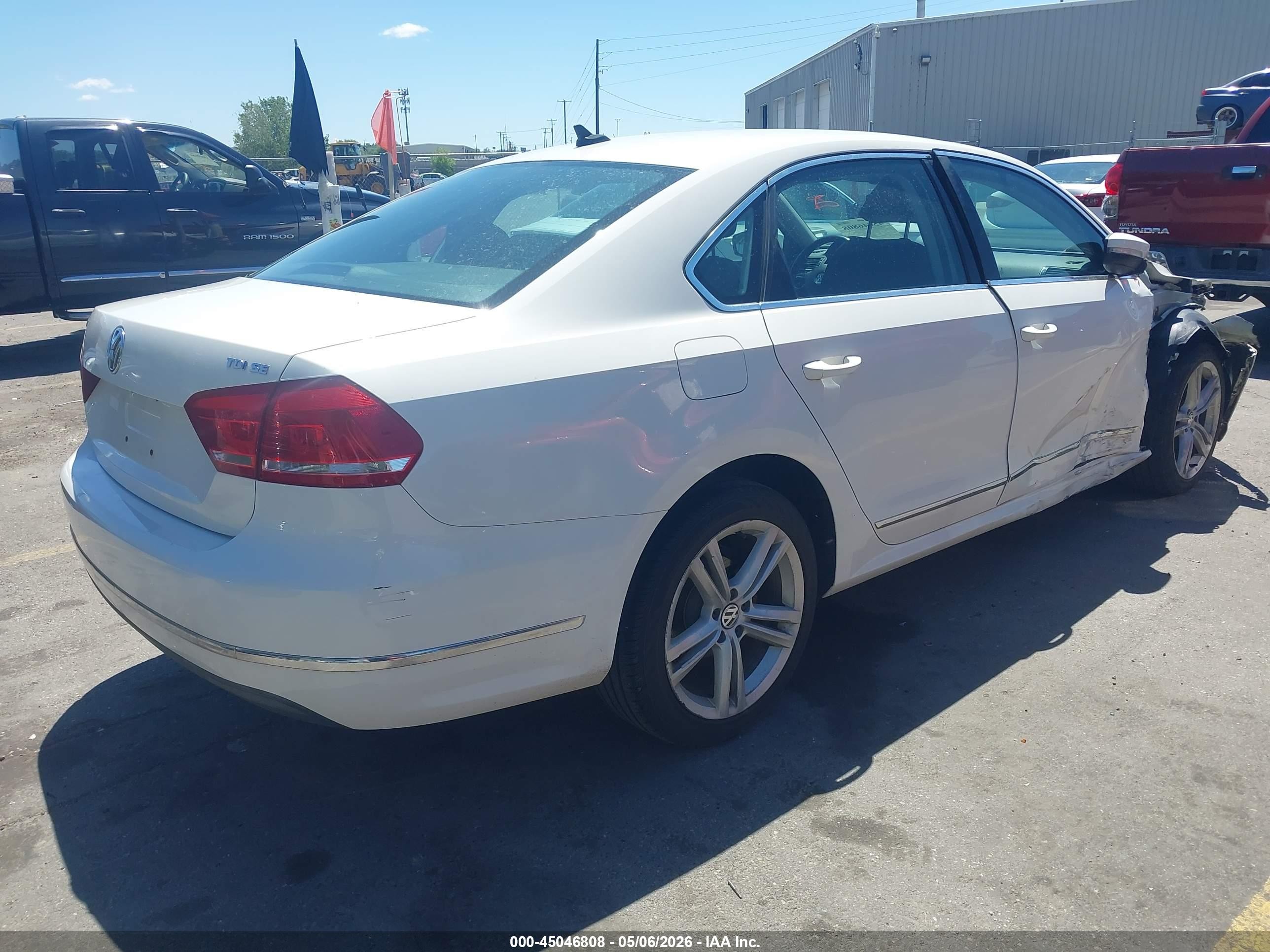 2013 Volkswagen Passat 2.0l Tdi Se White vin: 1VWBN7A37DC123727