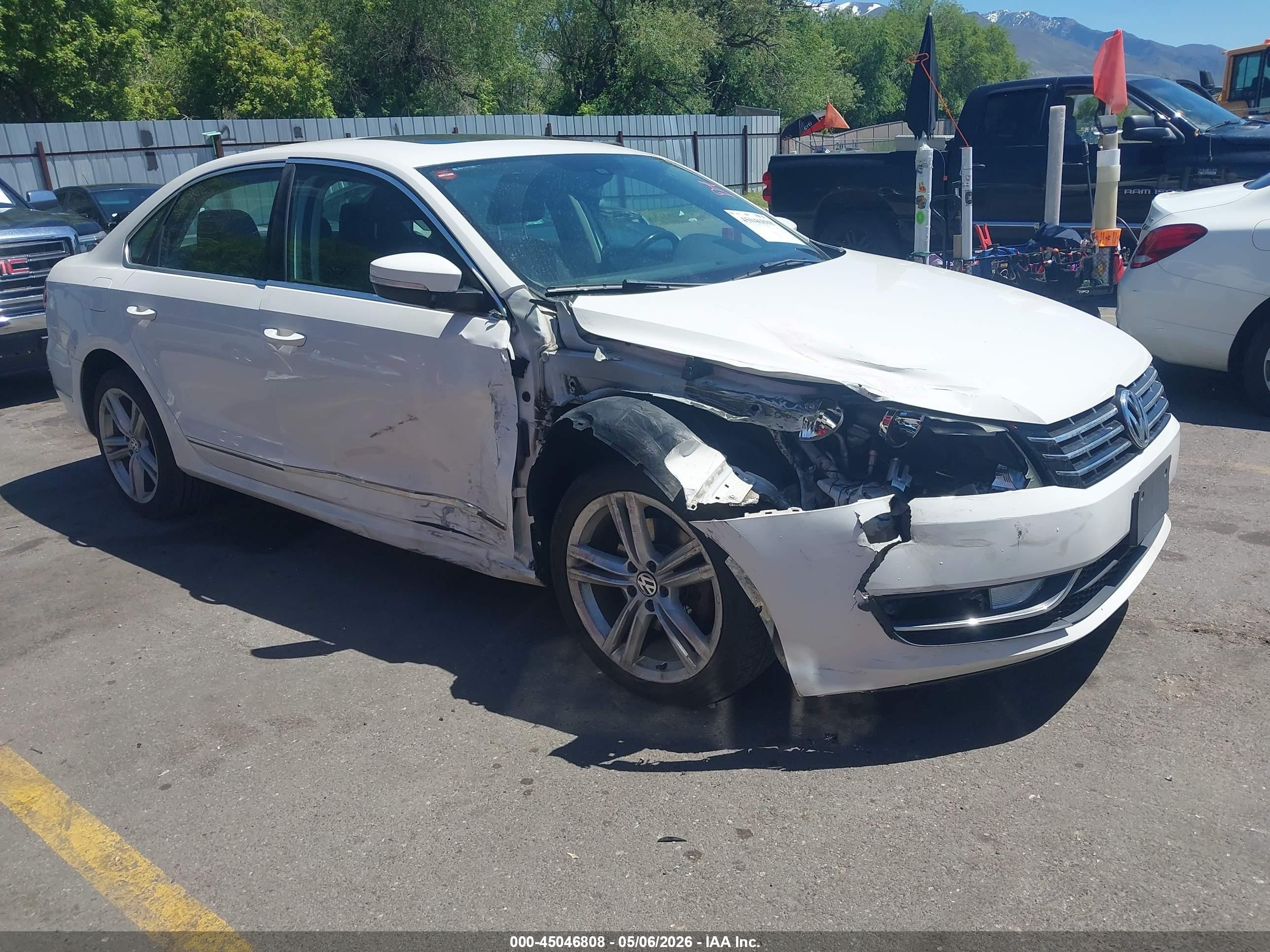 2013 Volkswagen Passat 2.0l Tdi Se Белый vin: 1VWBN7A37DC123727