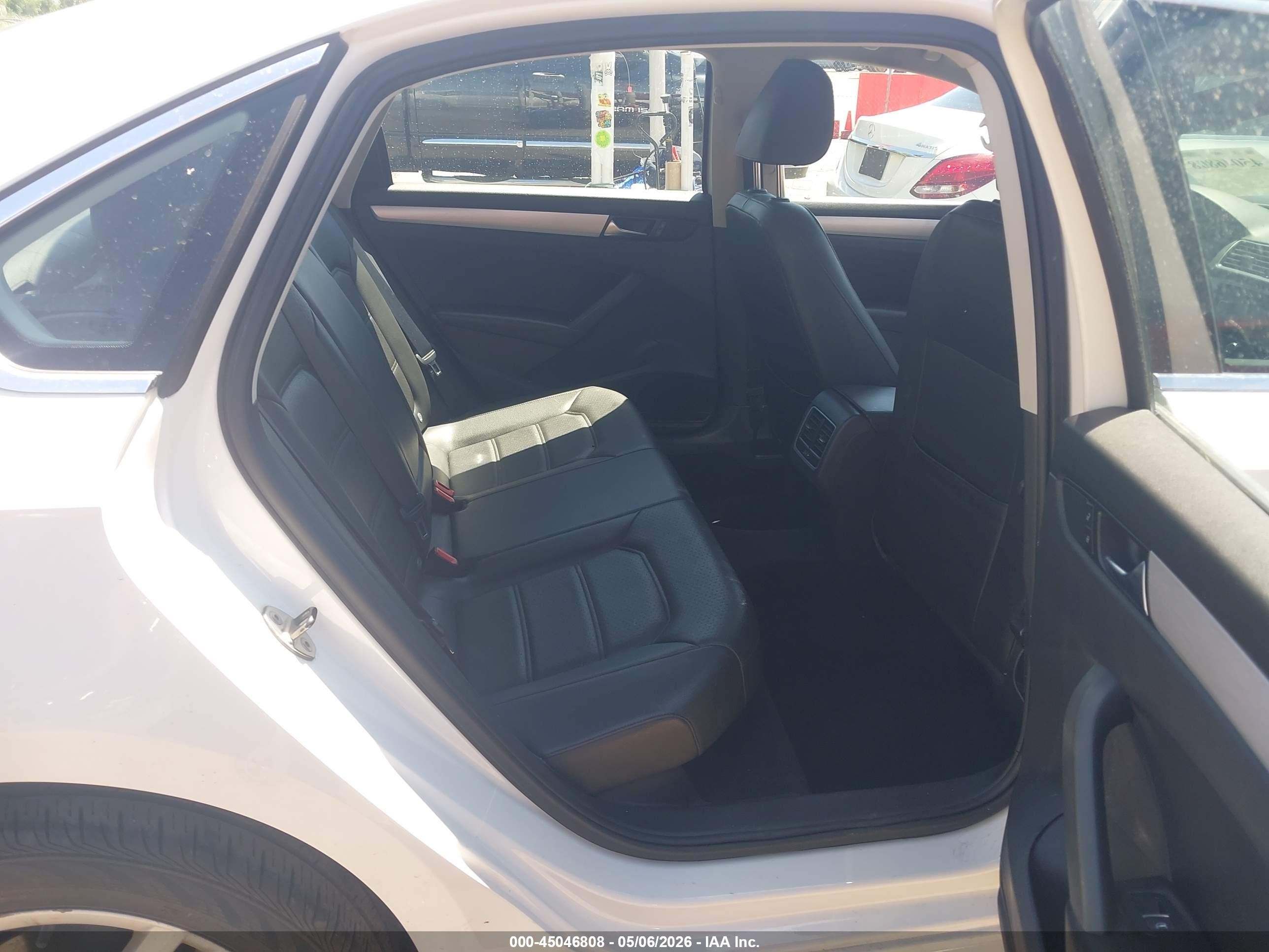 2013 Volkswagen Passat 2.0l Tdi Se White vin: 1VWBN7A37DC123727