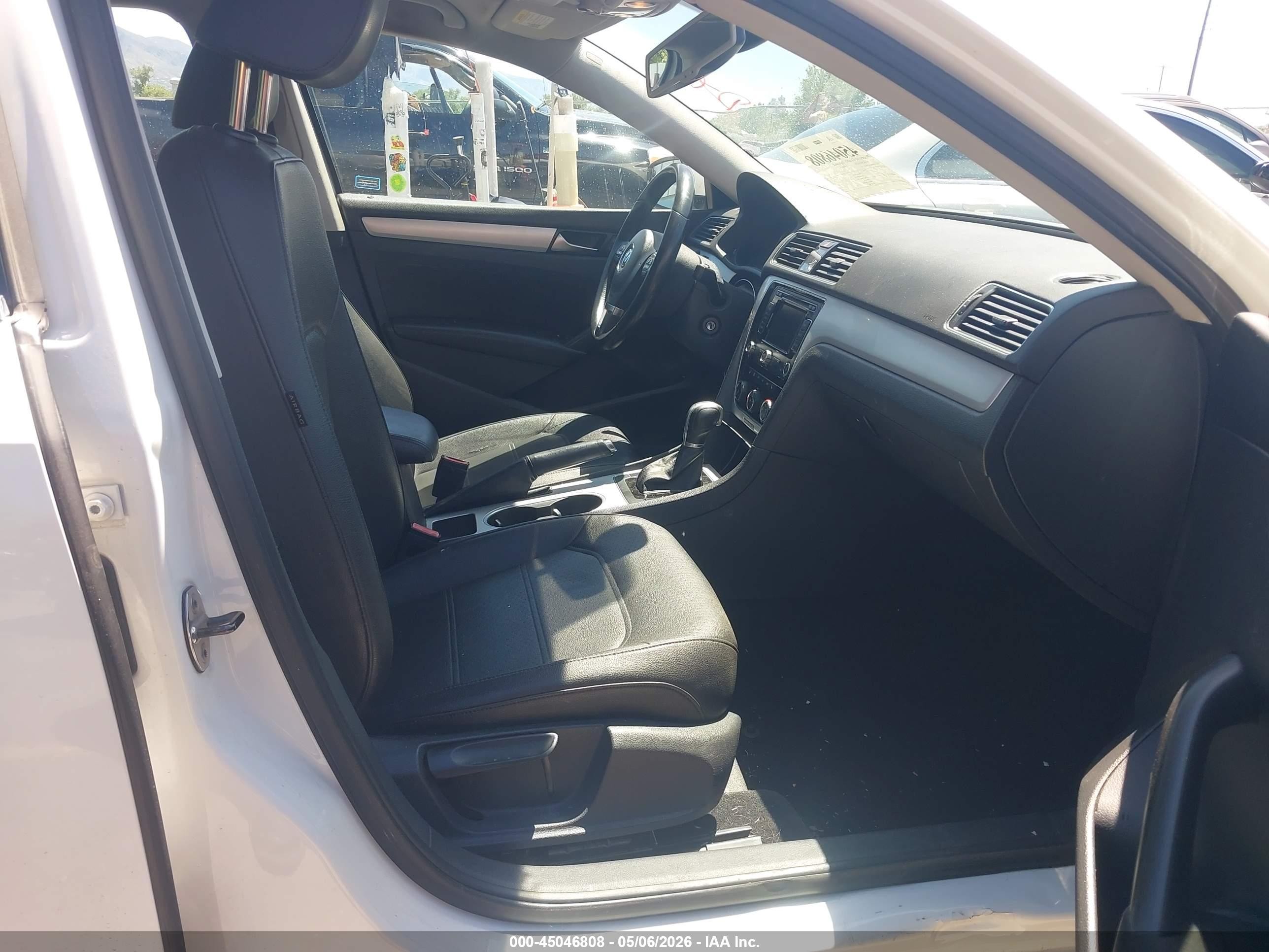 2013 Volkswagen Passat 2.0l Tdi Se White vin: 1VWBN7A37DC123727