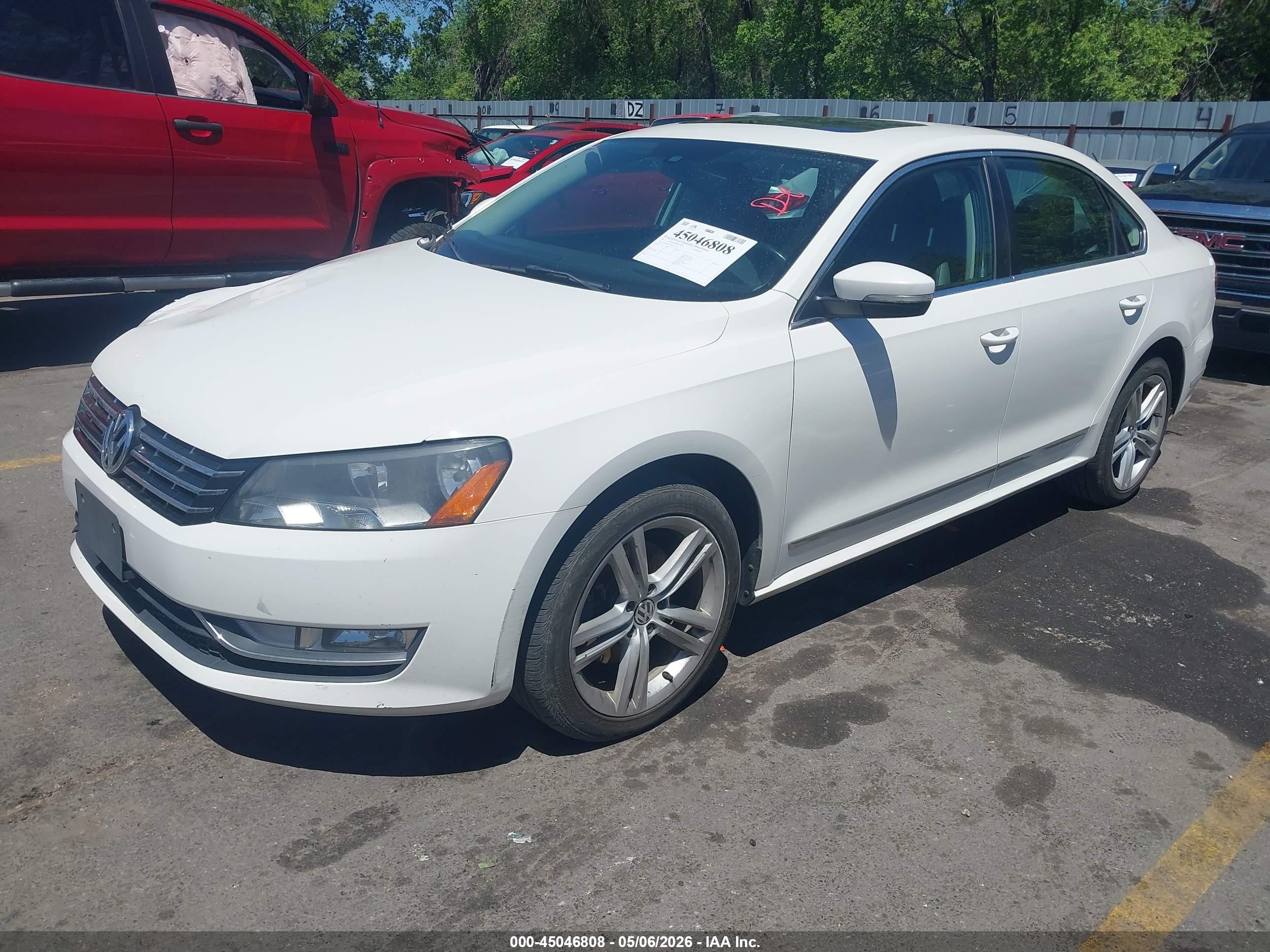 2013 Volkswagen Passat 2.0l Tdi Se White vin: 1VWBN7A37DC123727