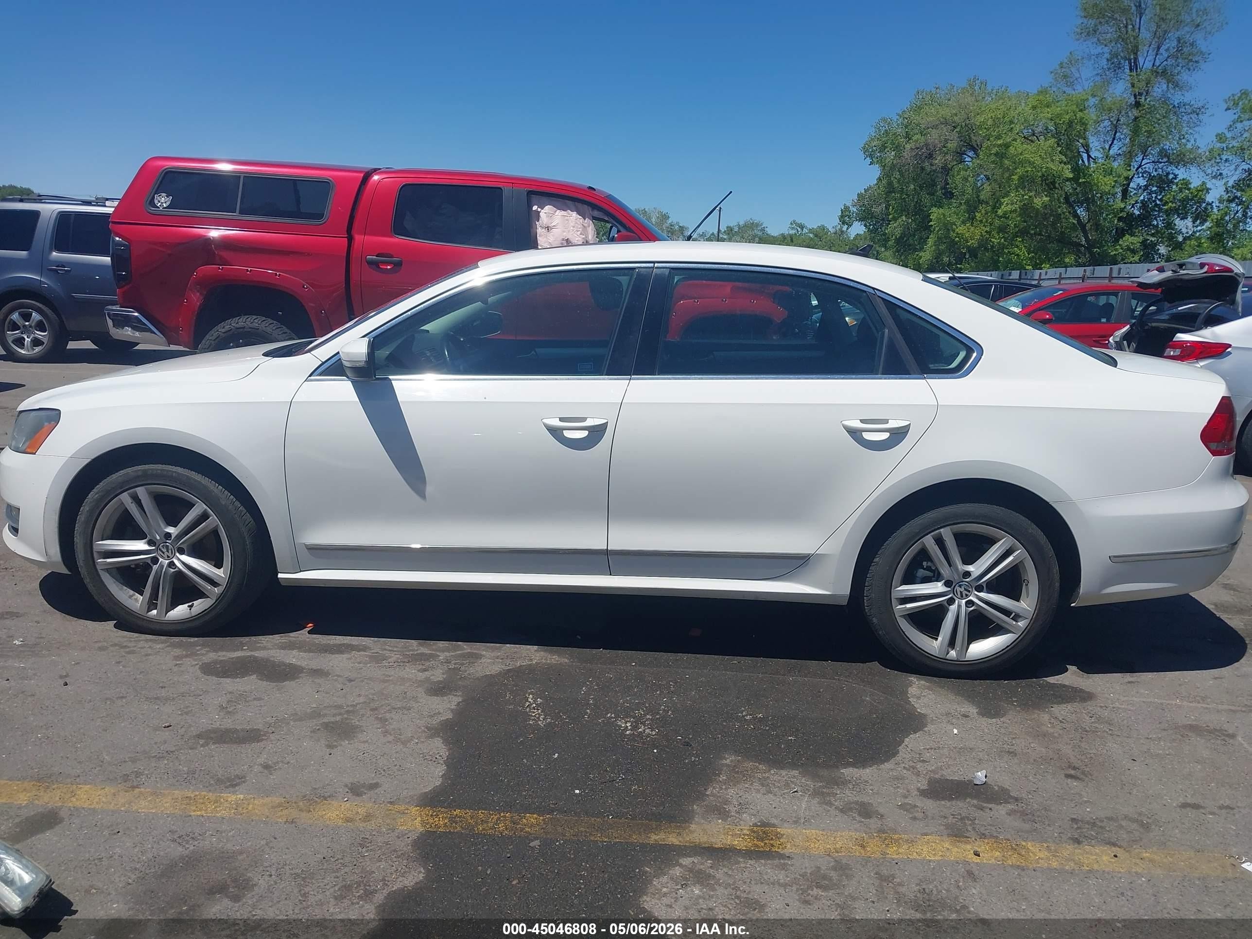 2013 Volkswagen Passat 2.0l Tdi Se White vin: 1VWBN7A37DC123727