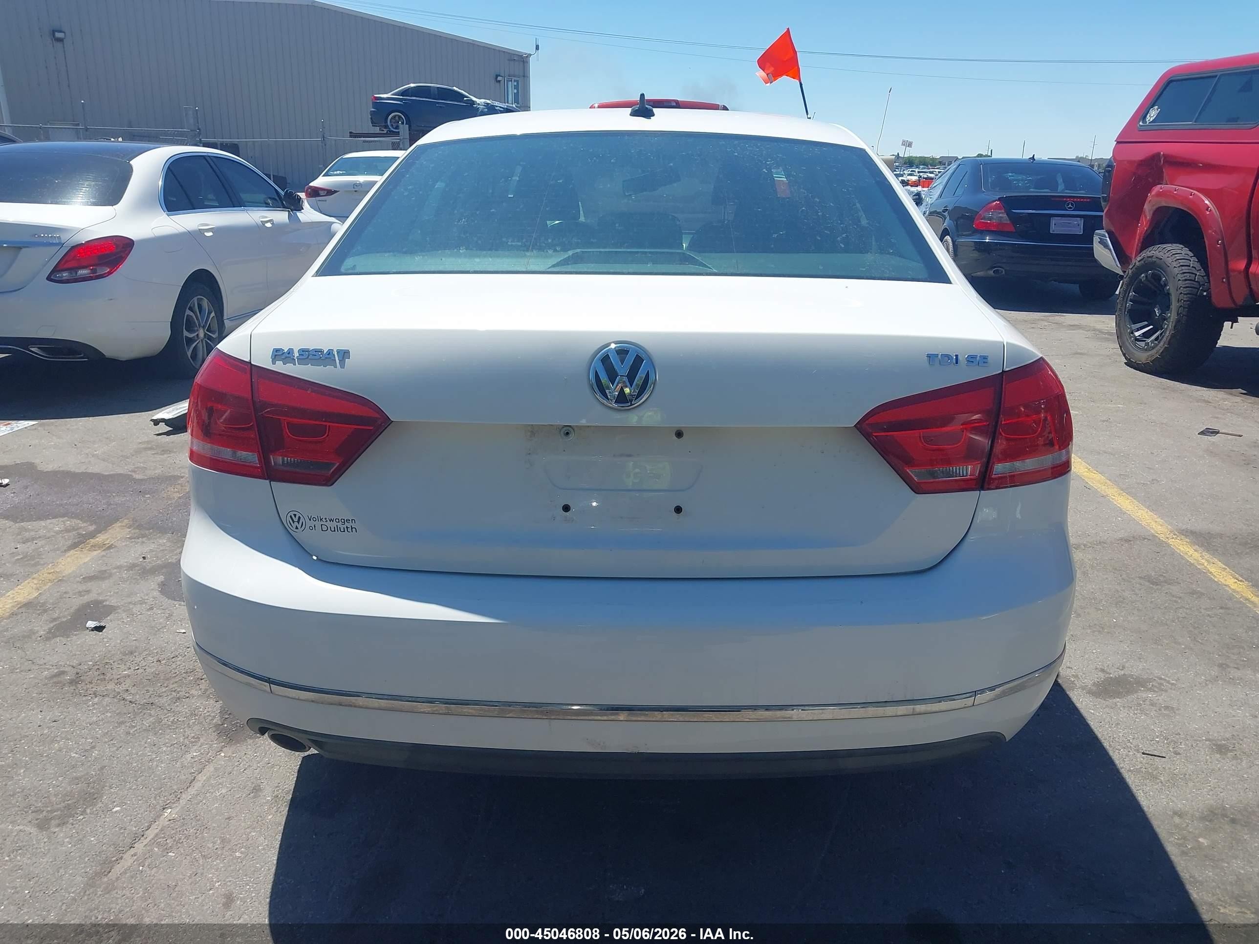 2013 Volkswagen Passat 2.0l Tdi Se White vin: 1VWBN7A37DC123727